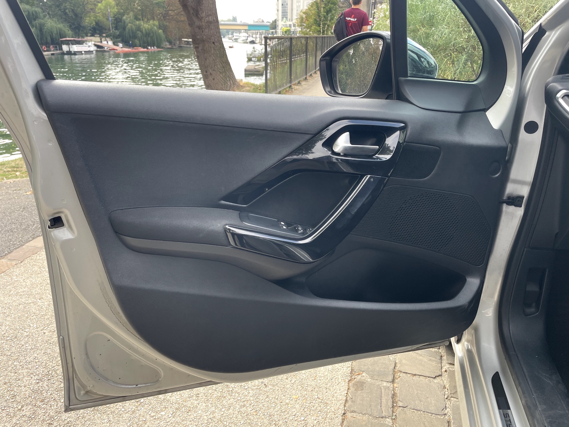 Peugeot 208 1.2 vti 82ch style