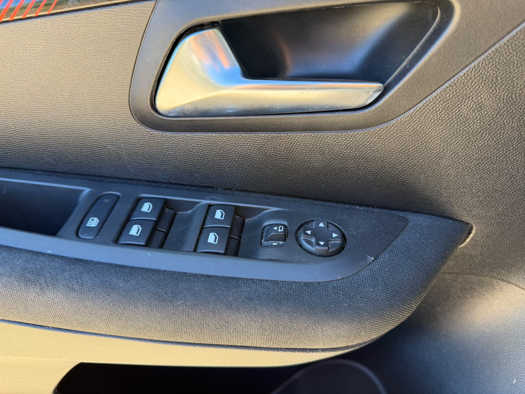 Peugeot 208 1,2 Puretech 75ch buisness
