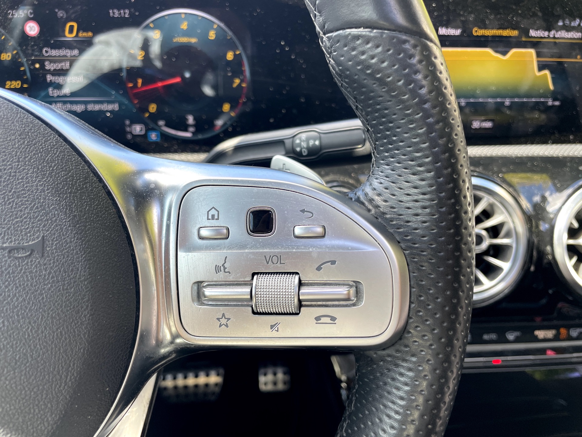 Mercedes-Benz CLA 200 1.3i 16V 7G-DCT 163ch AMG LINE