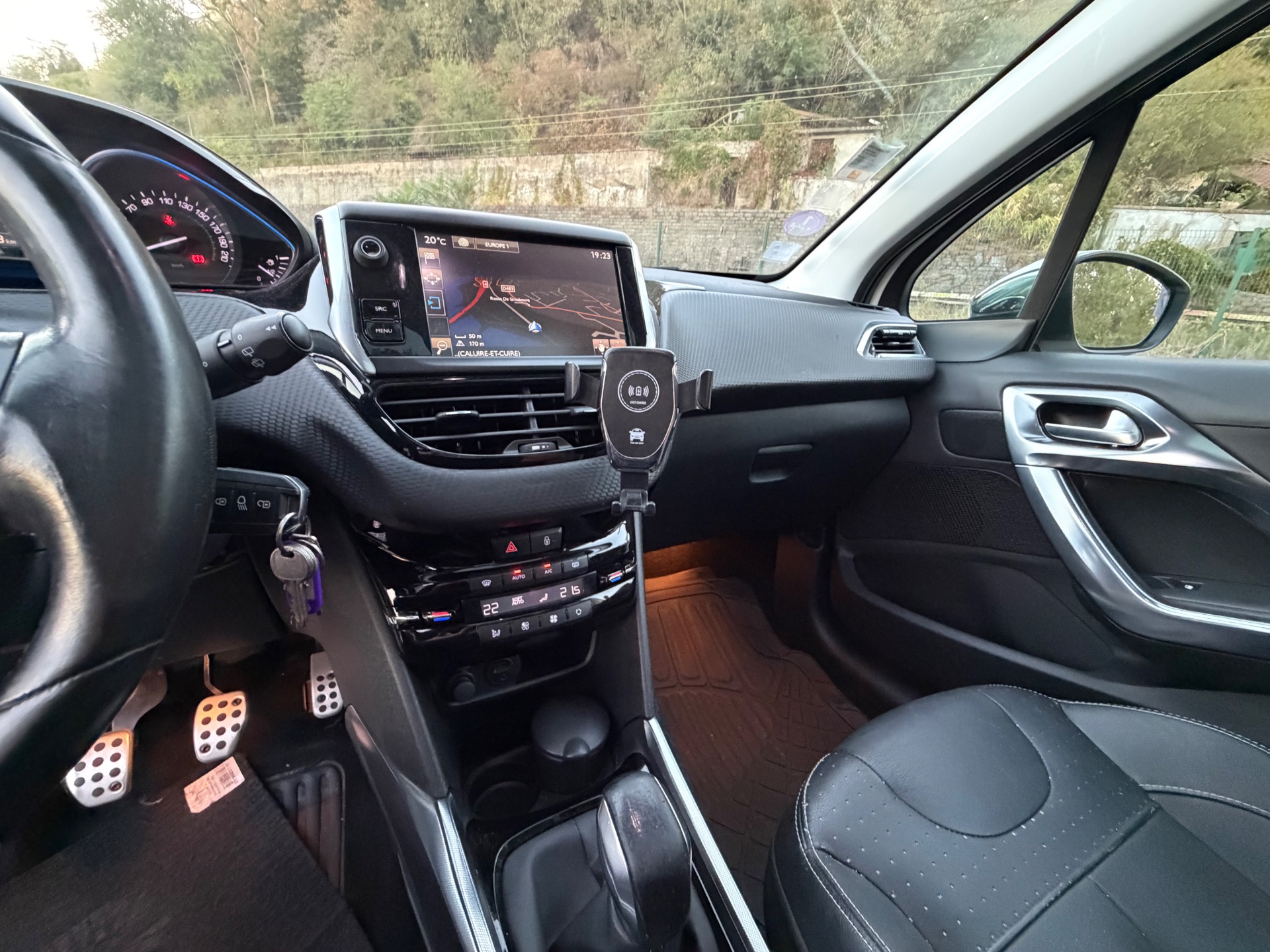 Peugeot 2008 1,6 Vti 120ch Feline Titane
