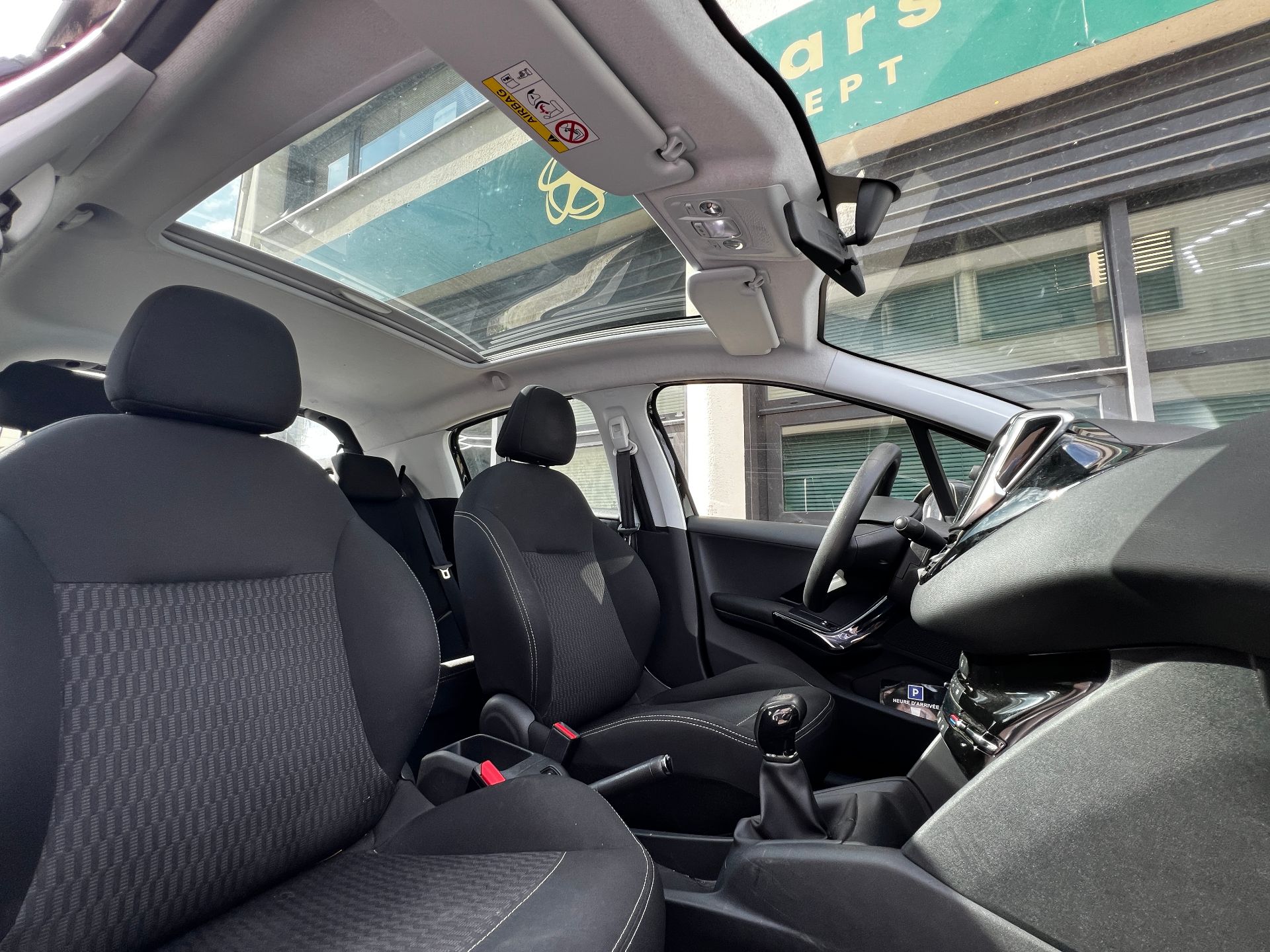 Peugeot 208 1.2 pure tech 82ch Allure