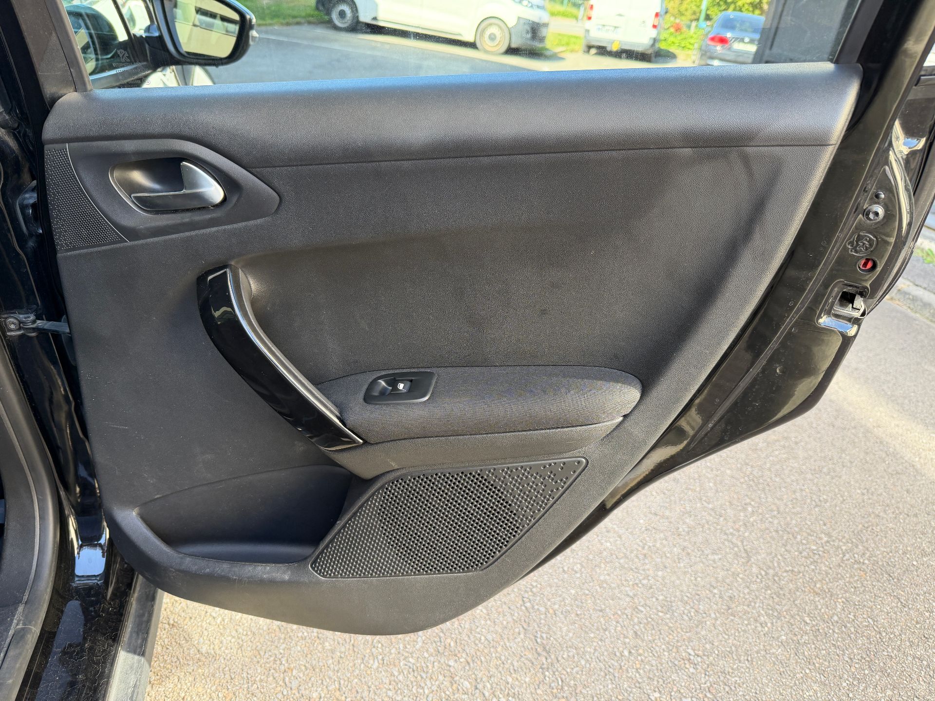 Peugeot 2008 1.2 VTI 82ch SIGNATURE