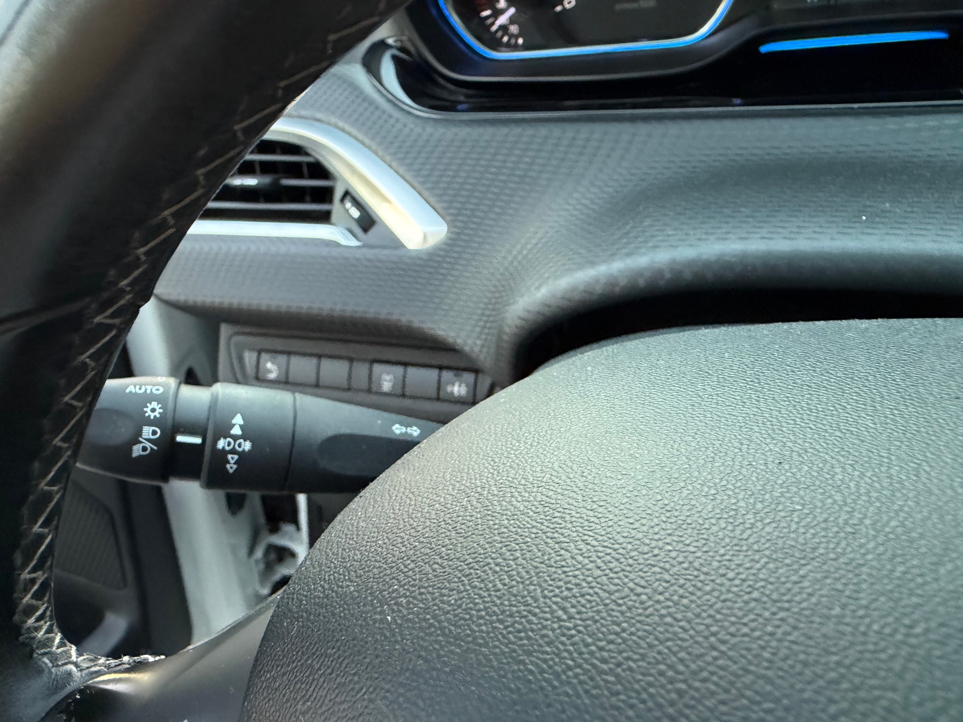 Peugeot 2008 1,6 Vti 120ch Feline Titane