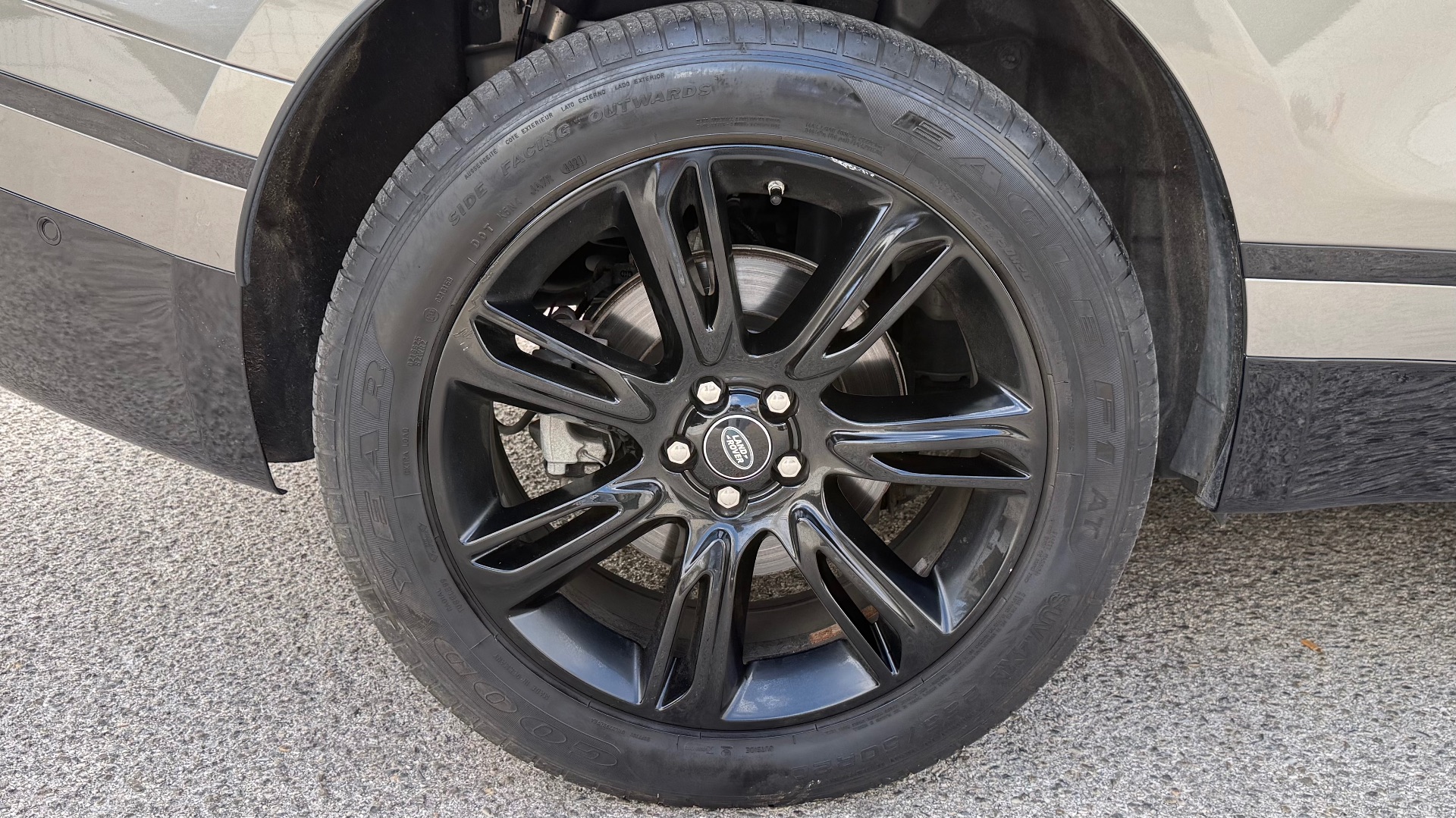 Land Rover Range Rover Velar 2.O SD4 240ch HSE R-DYNAMIC
