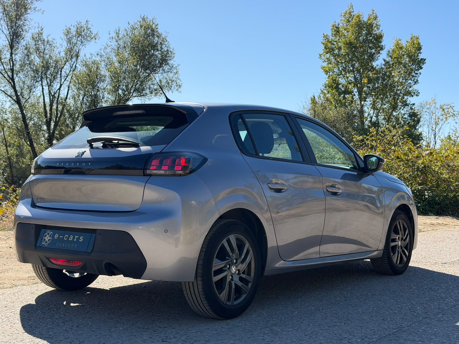 Peugeot 208 1,2 Puretech 75ch buisness