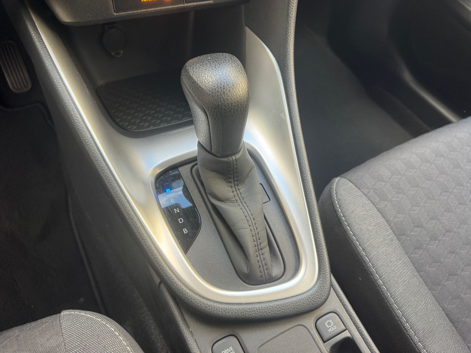 Toyota Yaris 1.5 VVTI 12V 116 HSD Hybrid E-CVT 92ch DESIGN PACK