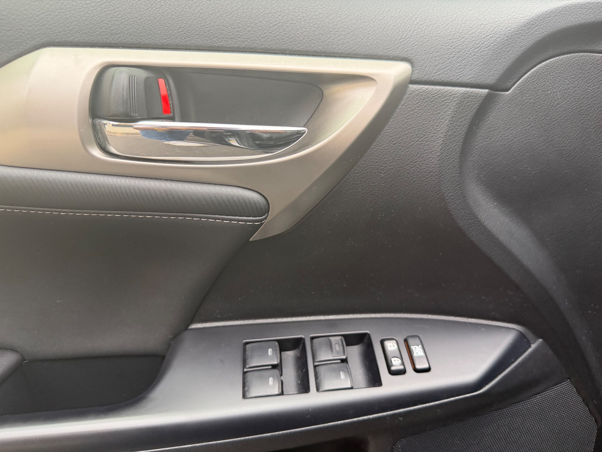 Lexus CT200h 1.8 136ch luxe