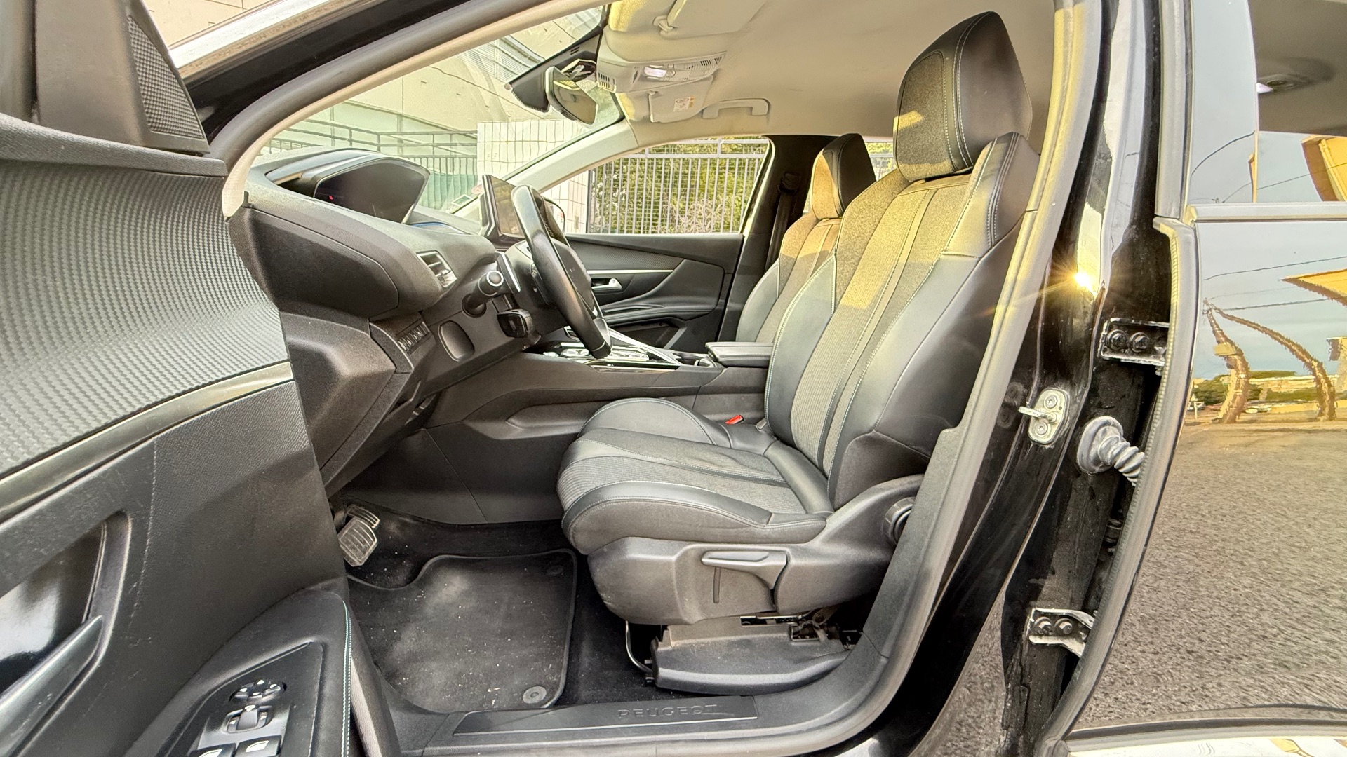 Peugeot 3008 1.6 HYBRID RECHARGEABLE e-EAT8 225ch ALLURE