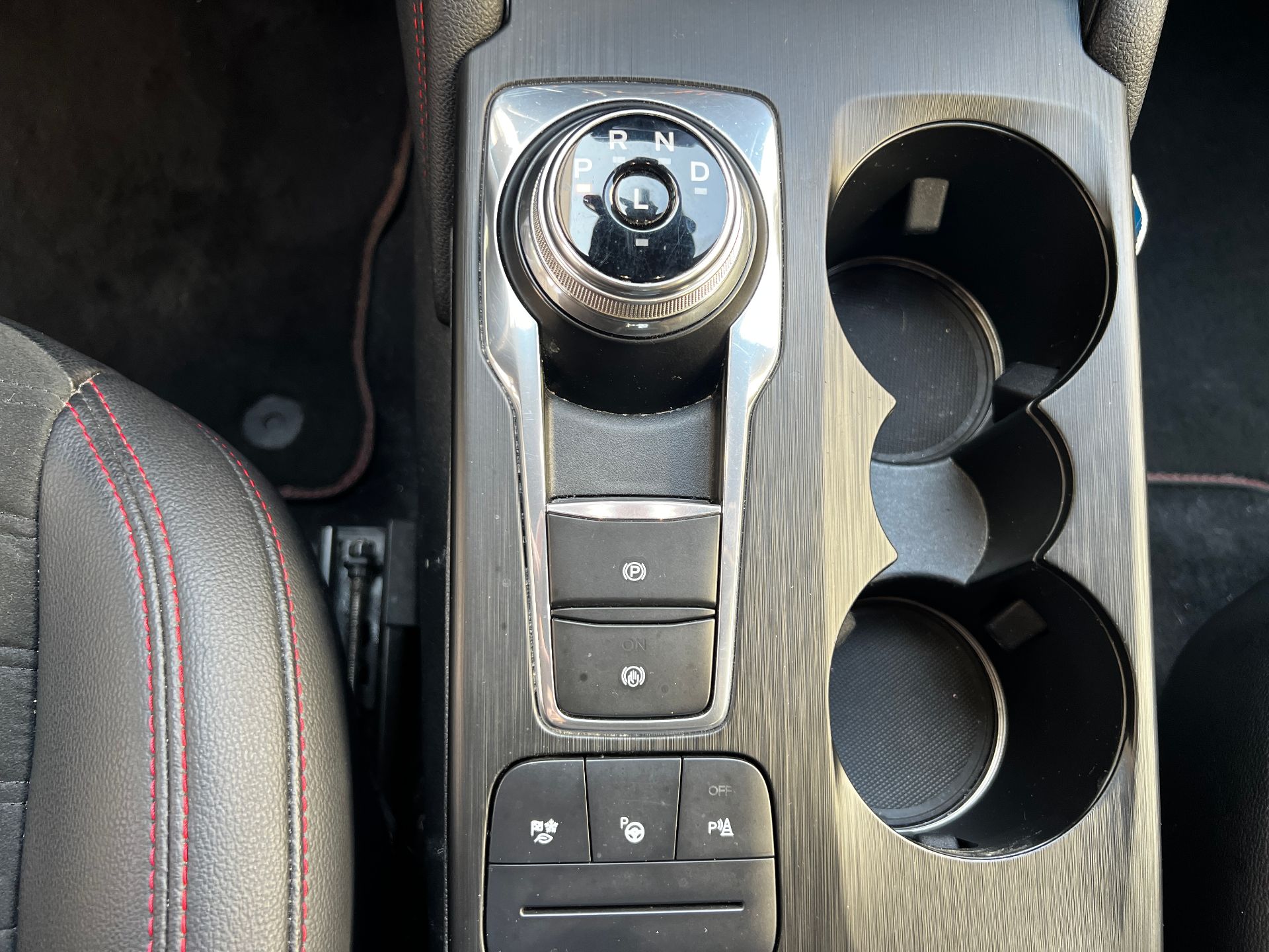 Ford Kuga 2.5 DURATEC HYBRID ST-LINE