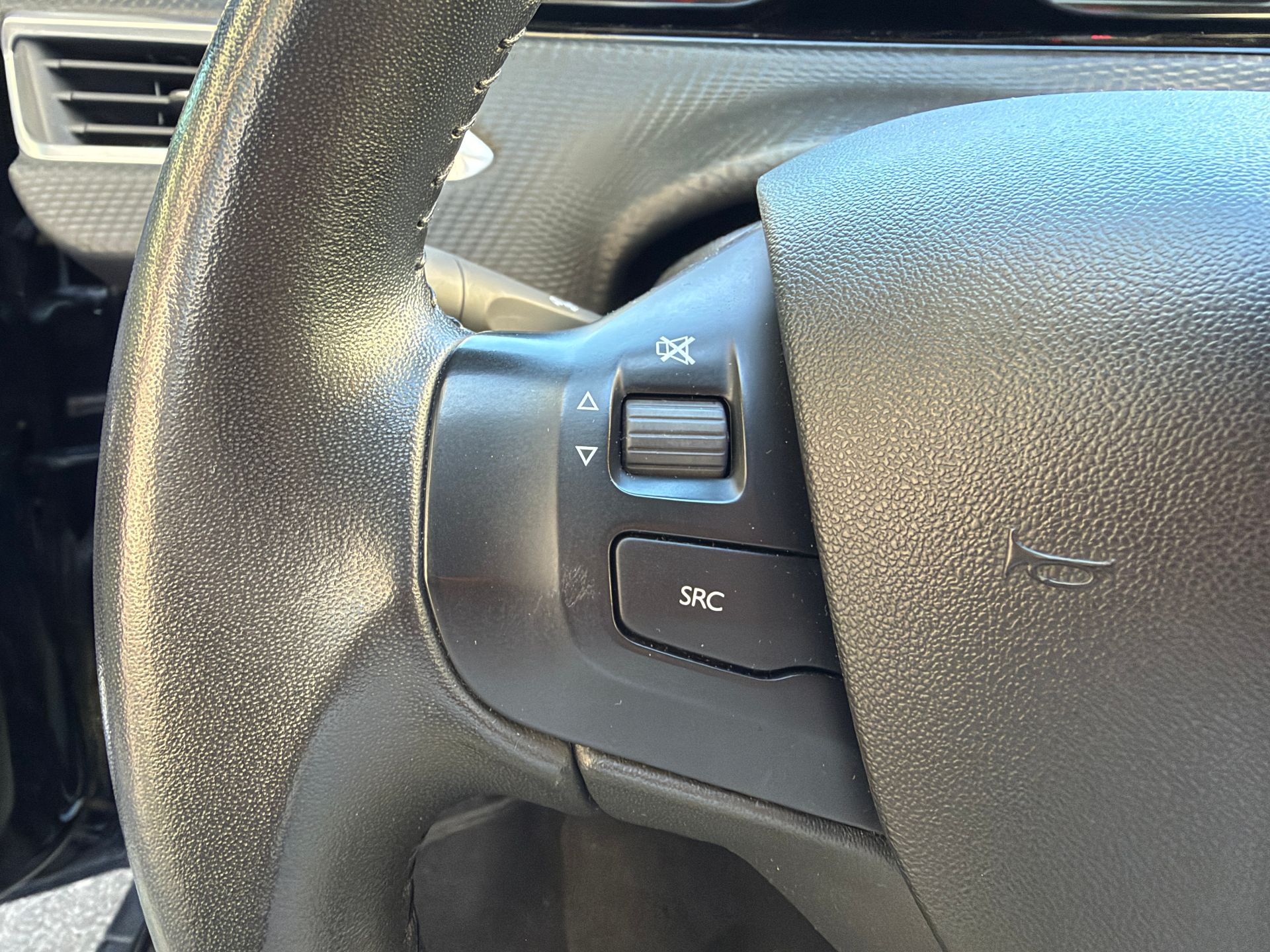 Peugeot 2008 1.2 VTI 82ch SIGNATURE