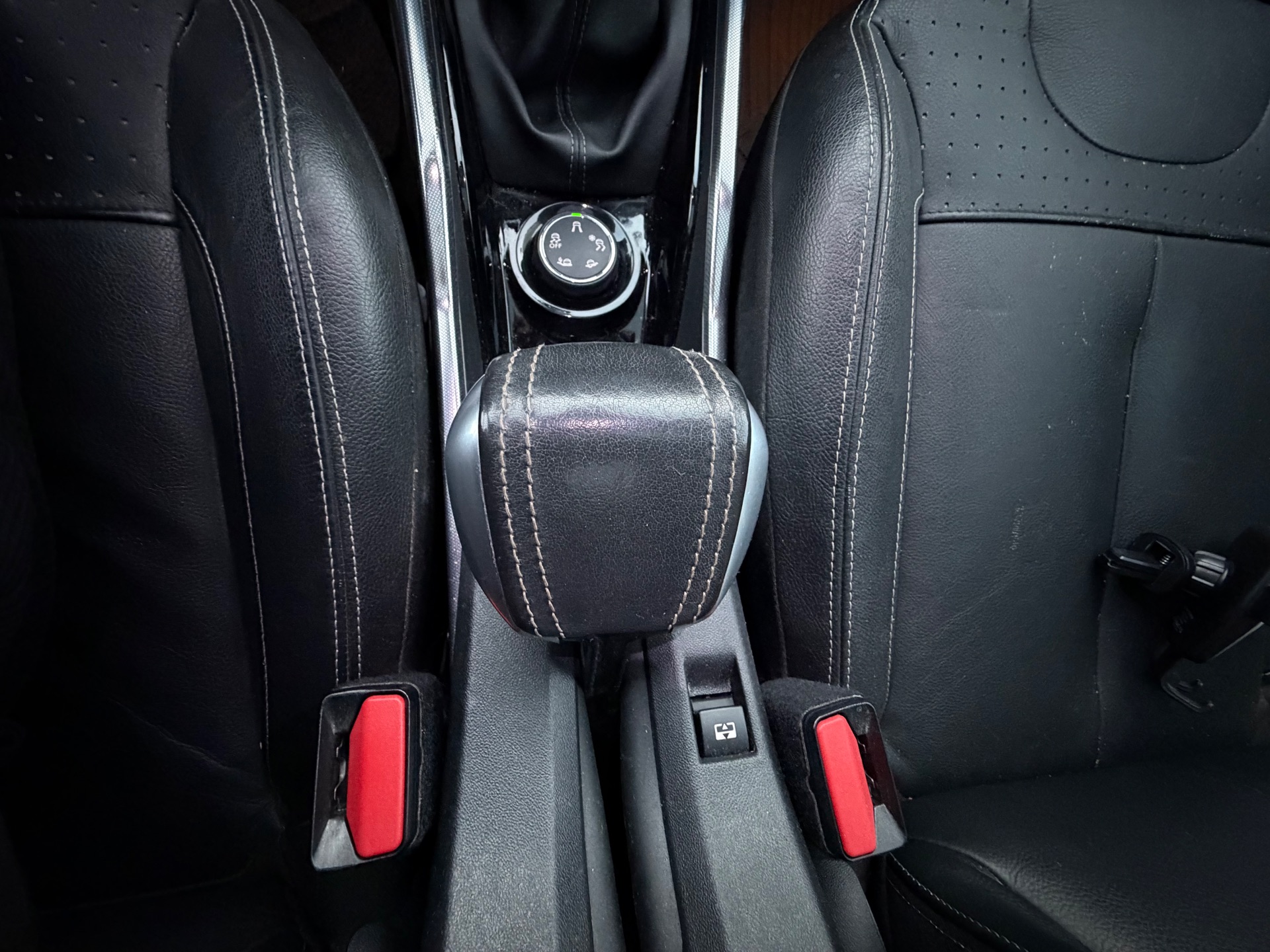Peugeot 2008 1,6 Vti 120ch Feline Titane