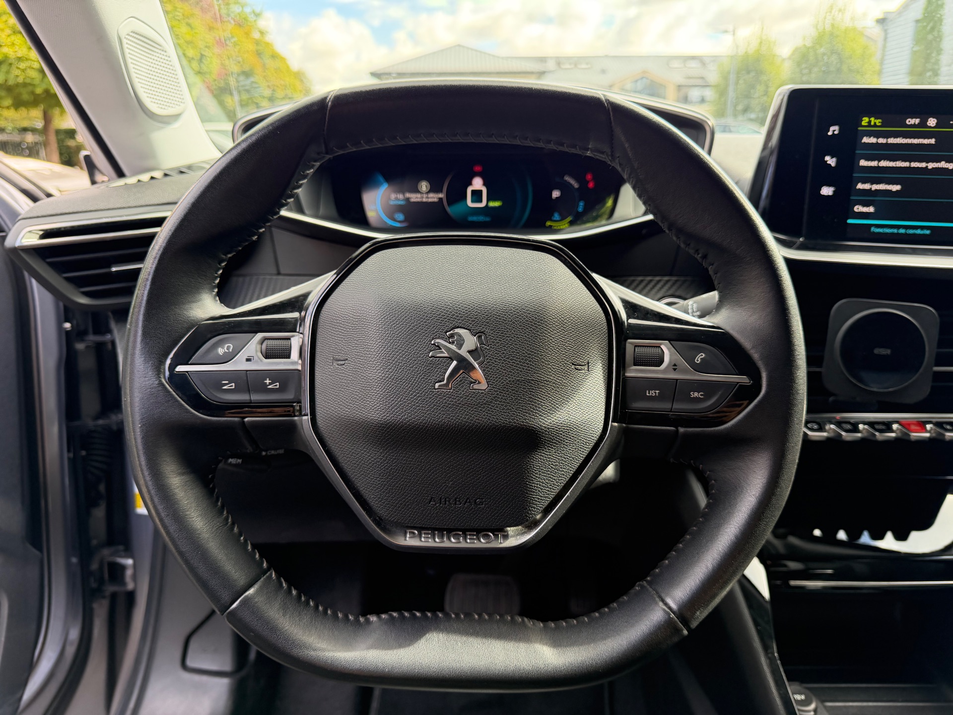 Peugeot 2008 5HB e-2008 100kW 136 cv Boîte auto 136ch ALLURE