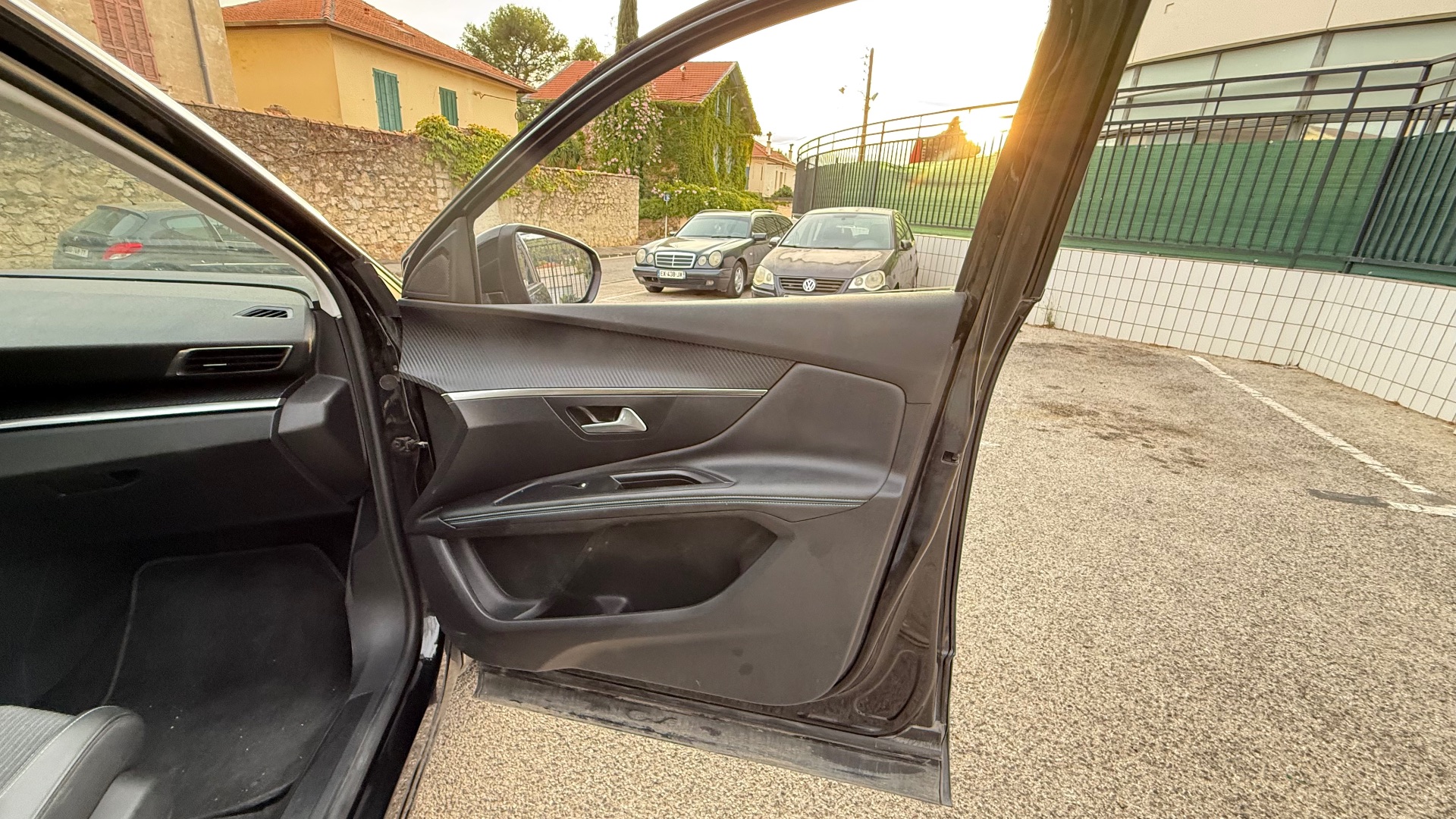 Peugeot 3008 1.6 HYBRID RECHARGEABLE e-EAT8 225ch ALLURE