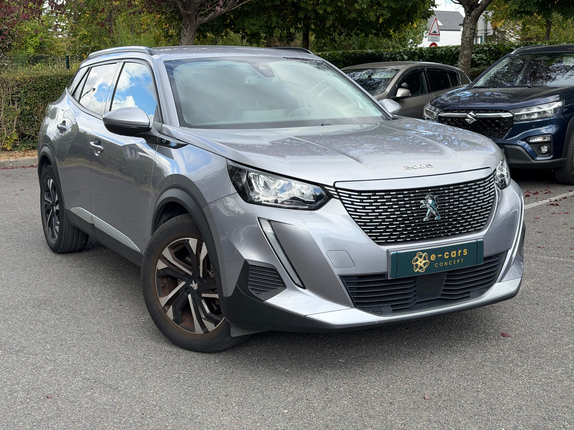 Peugeot 2008 5HB e-2008 100kW 136 cv Boîte auto 136ch ALLURE