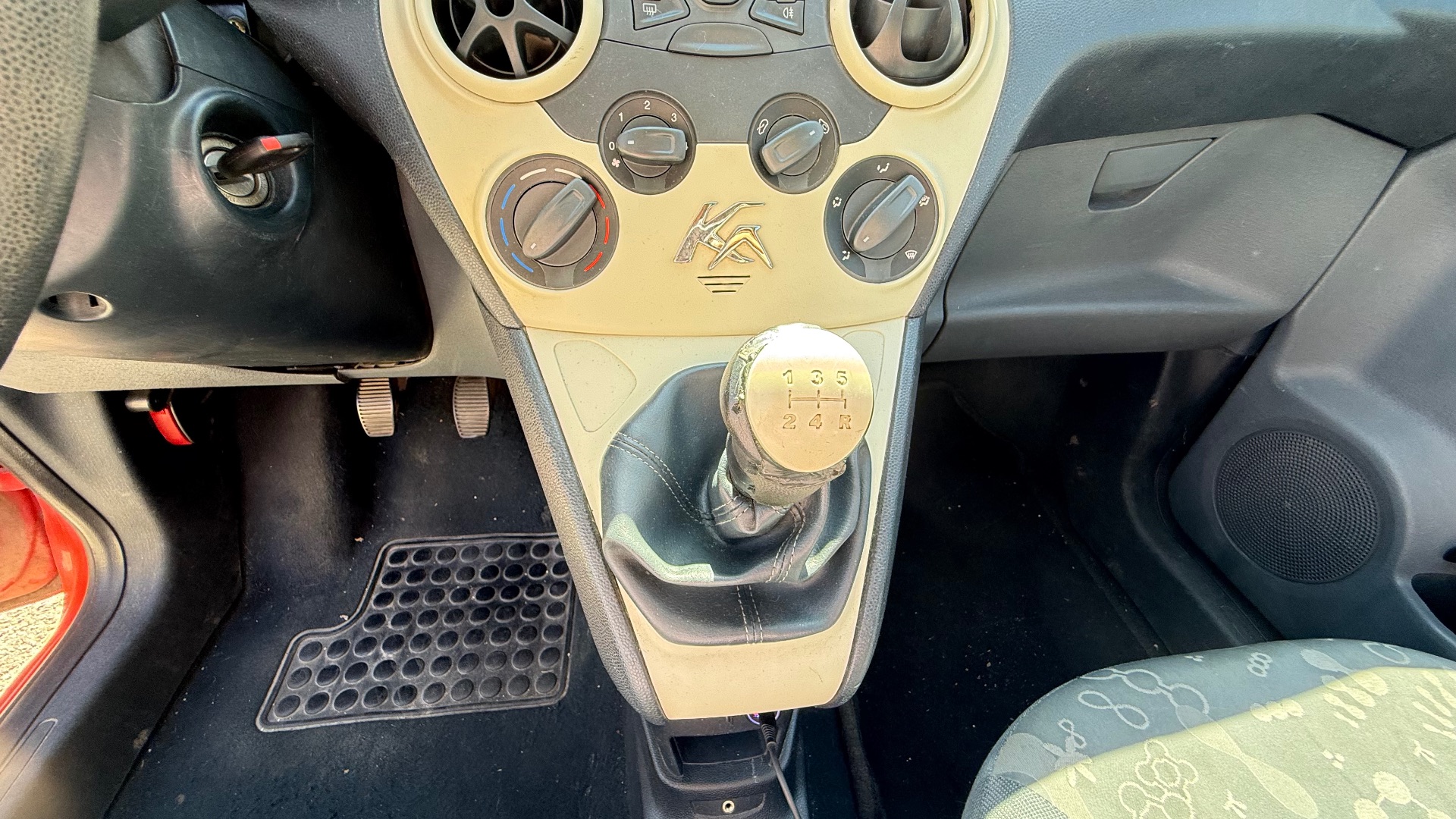 Ford Ka 1.2 ESSENCE 69ch TITANIUM