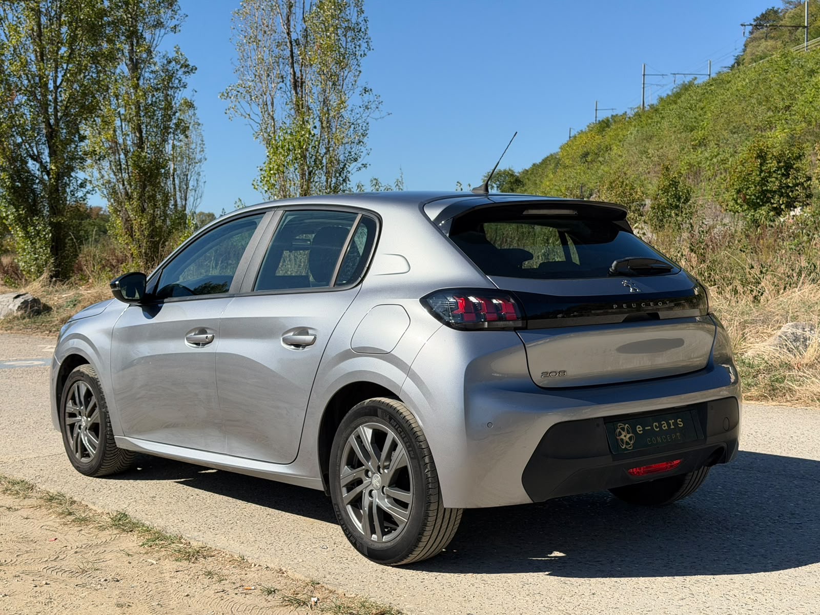 Peugeot 208 1,2 Puretech 75ch buisness