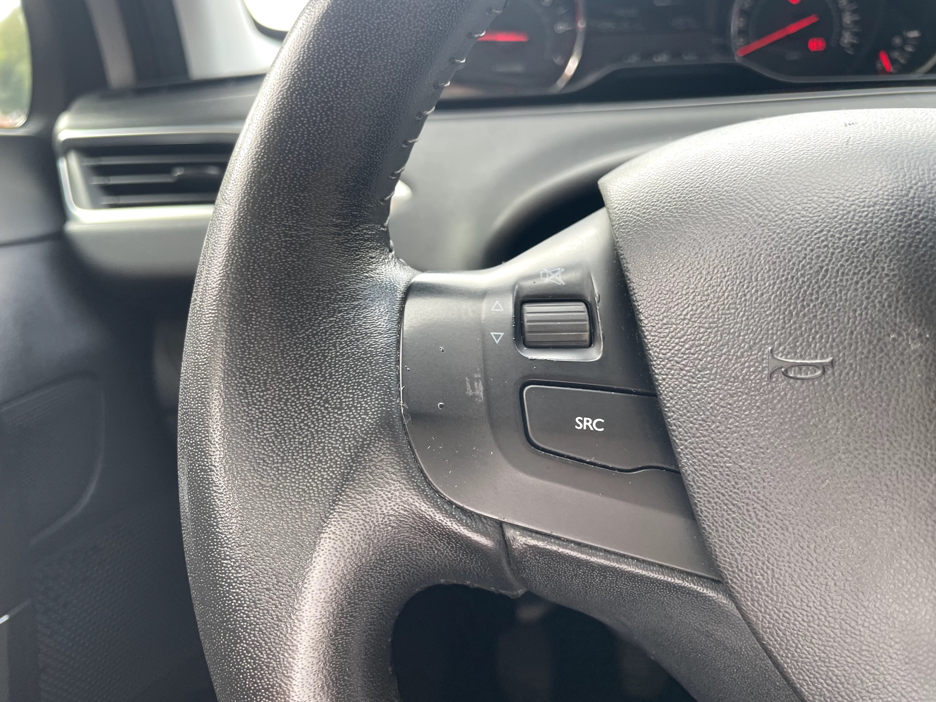 Peugeot 208 1.2 vti 82ch style