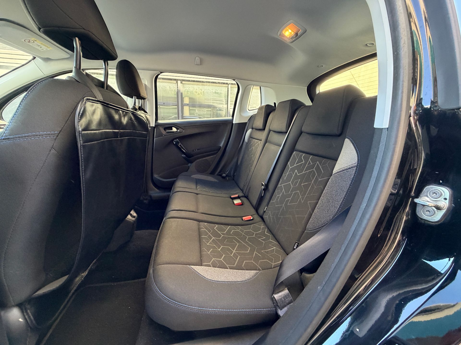 Peugeot 2008 1.2 VTI 82ch SIGNATURE