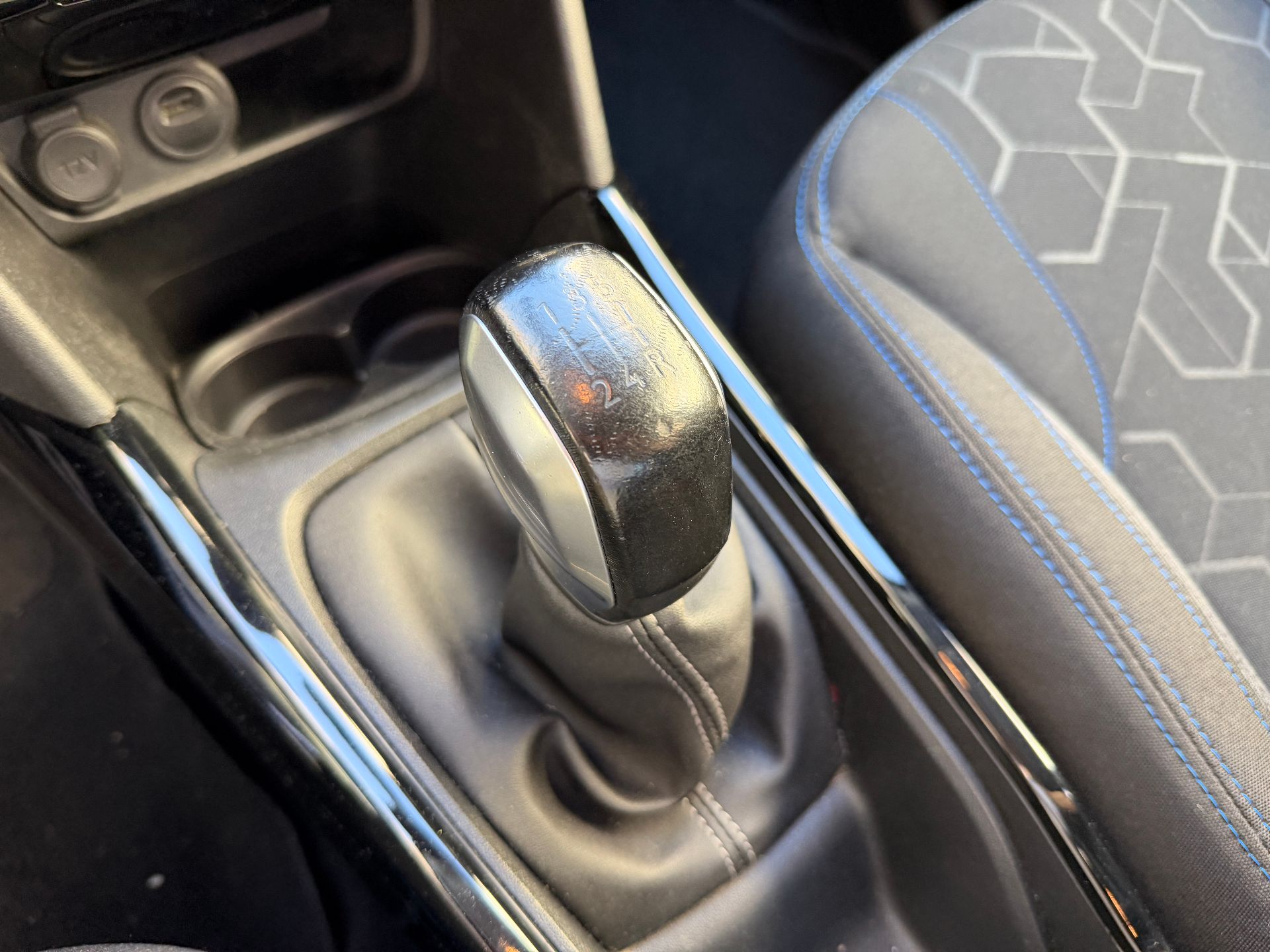 Peugeot 2008 1.2 VTI 82ch SIGNATURE