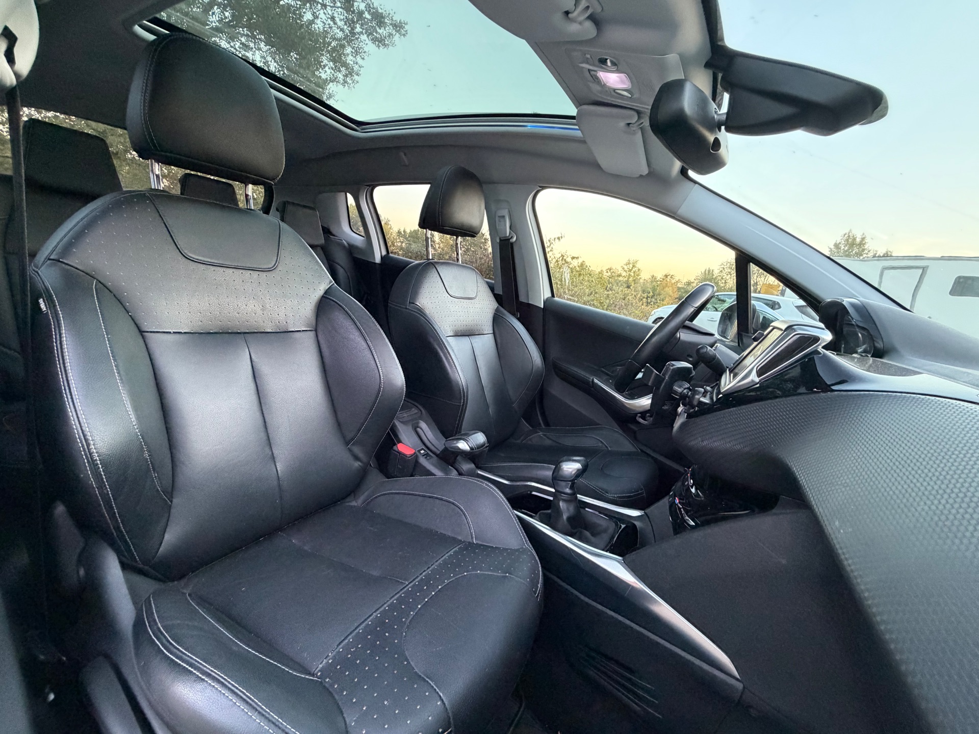 Peugeot 2008 1,6 Vti 120ch Feline Titane