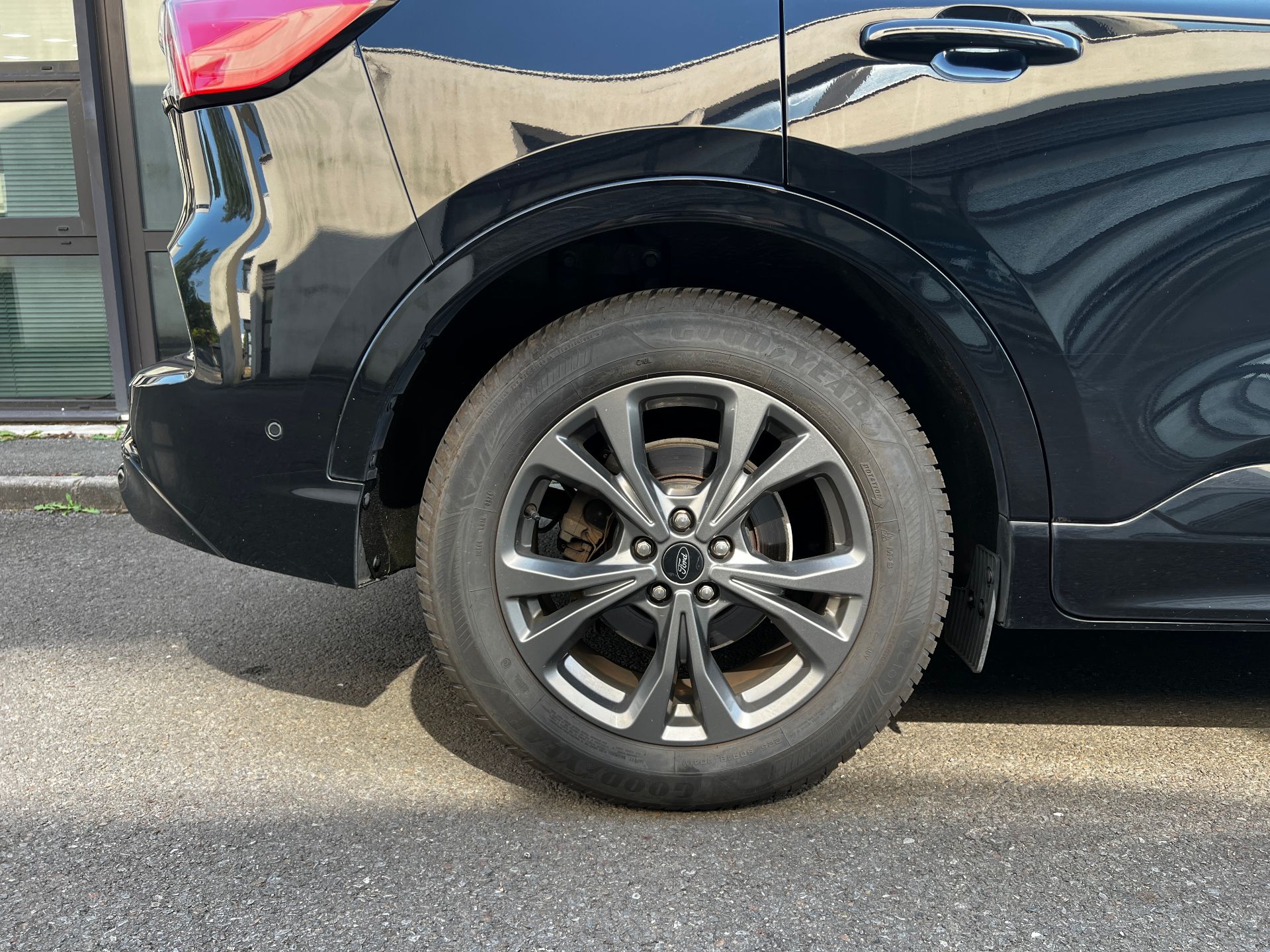 Ford Kuga 2.5 DURATEC HYBRID ST-LINE
