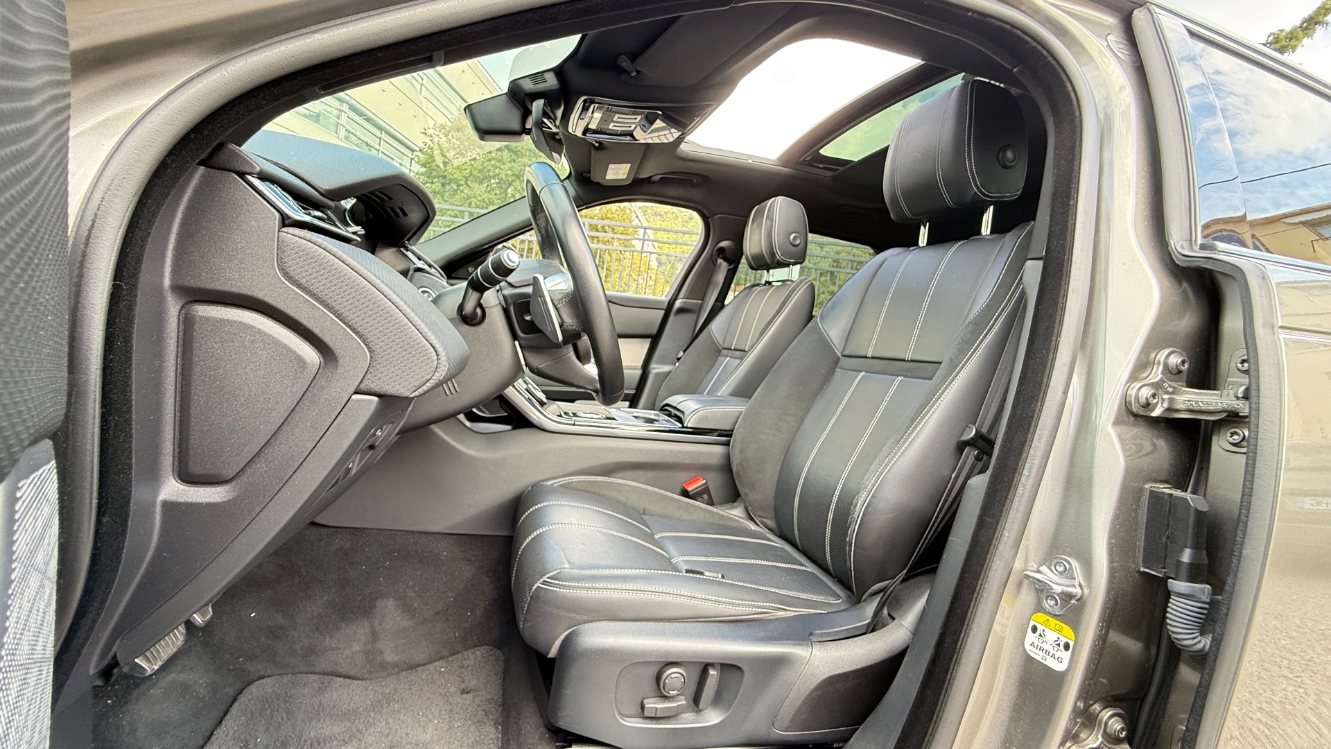 Land Rover Range Rover Velar 2.O SD4 240ch HSE R-DYNAMIC