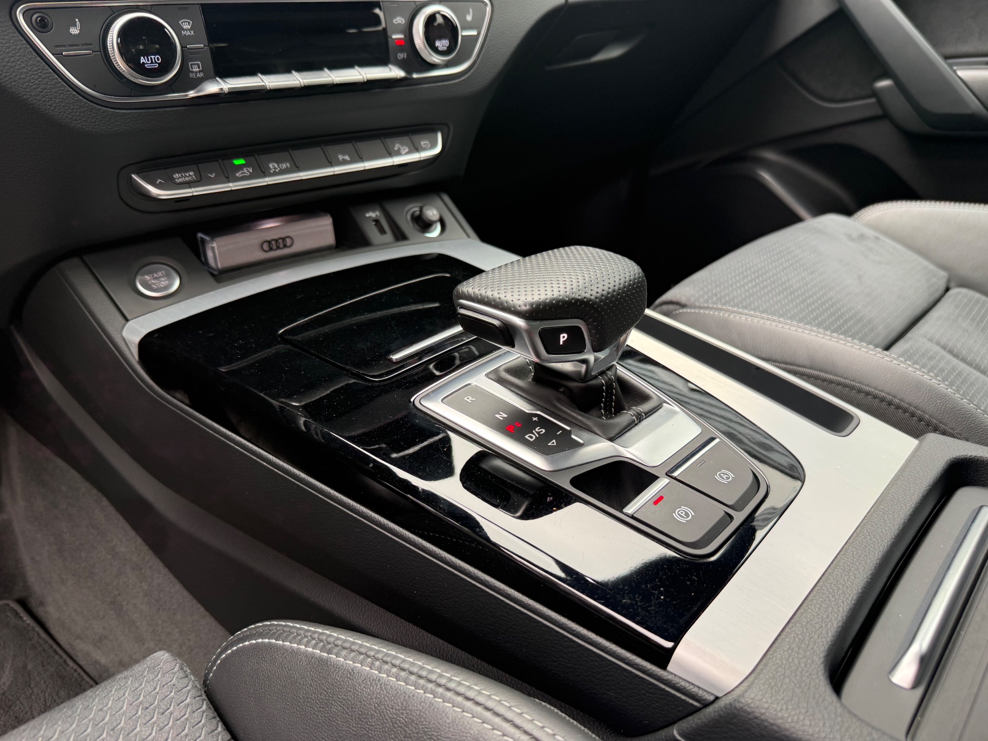 Audi Q5 55 TFSIe 2.0 367ch Hybrid 367ch S-line