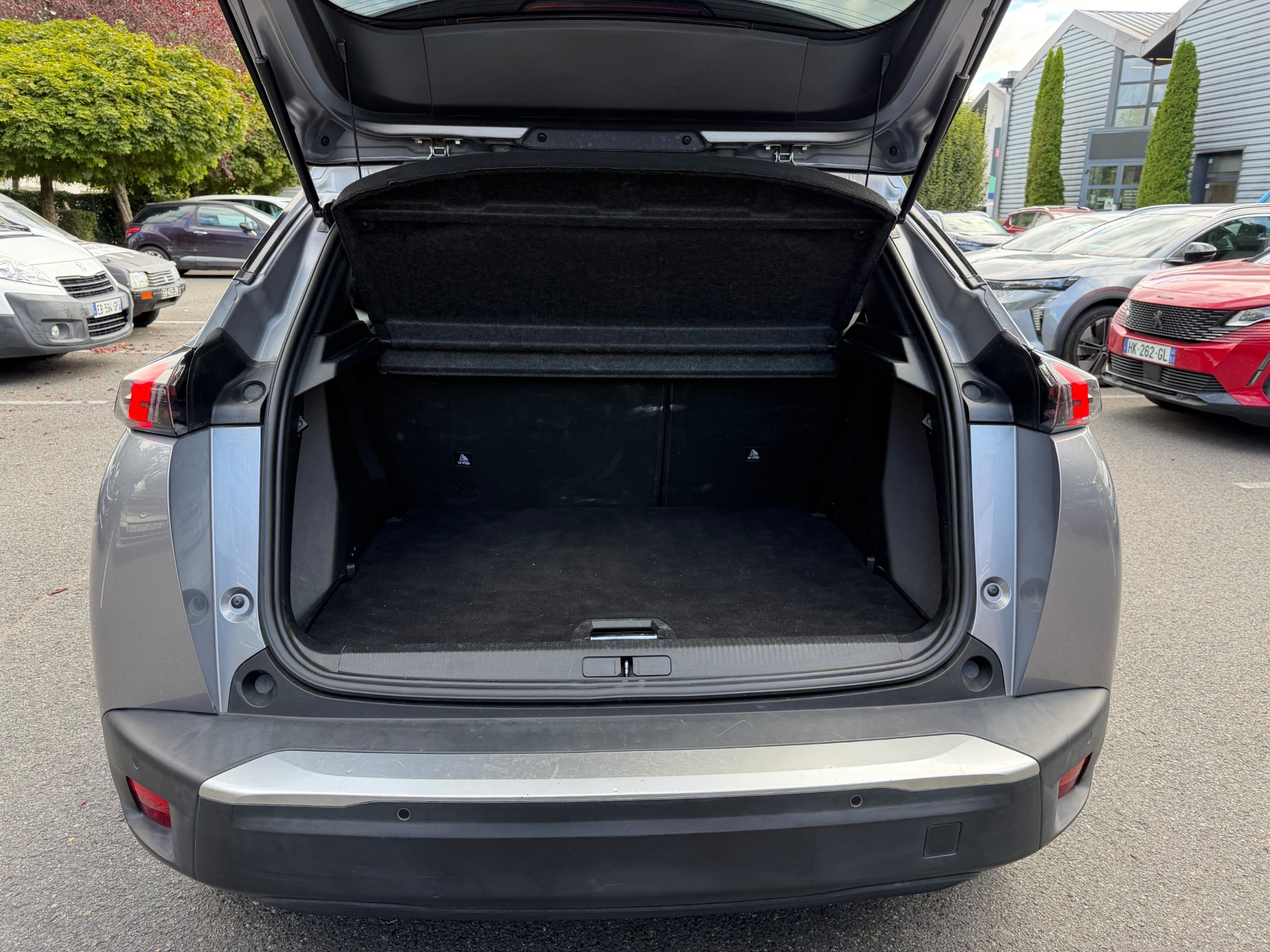 Peugeot 2008 5HB e-2008 100kW 136 cv Boîte auto 136ch ALLURE