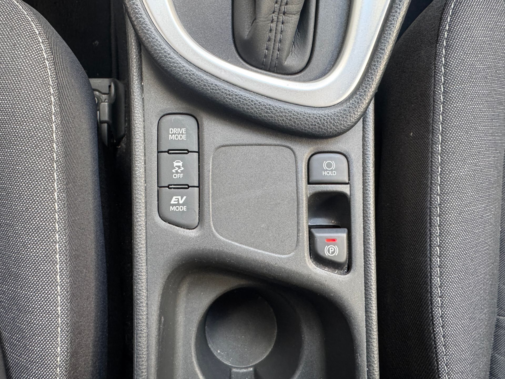 Toyota Yaris 1.5 VVTI 12V 116 HSD Hybrid E-CVT 92ch DESIGN PACK