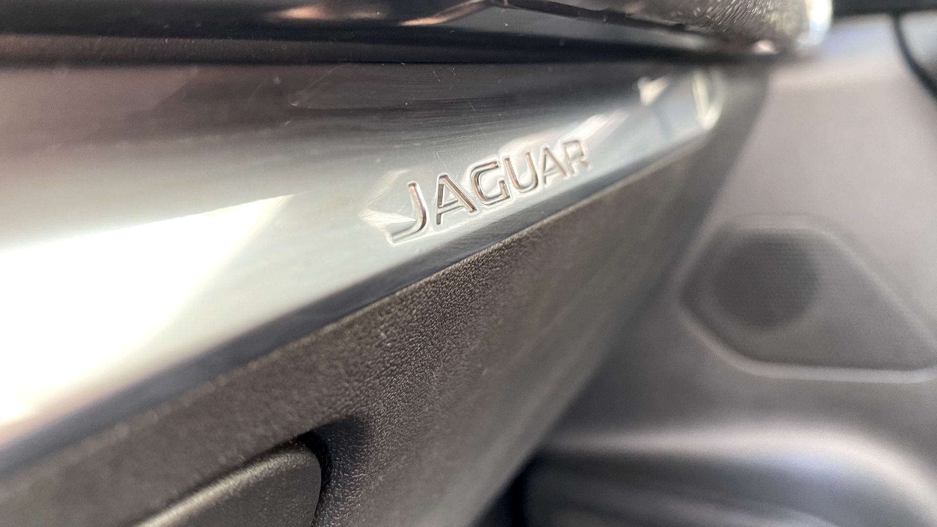 Jaguar F-Pace 2.0D 180ch Pure 4×4