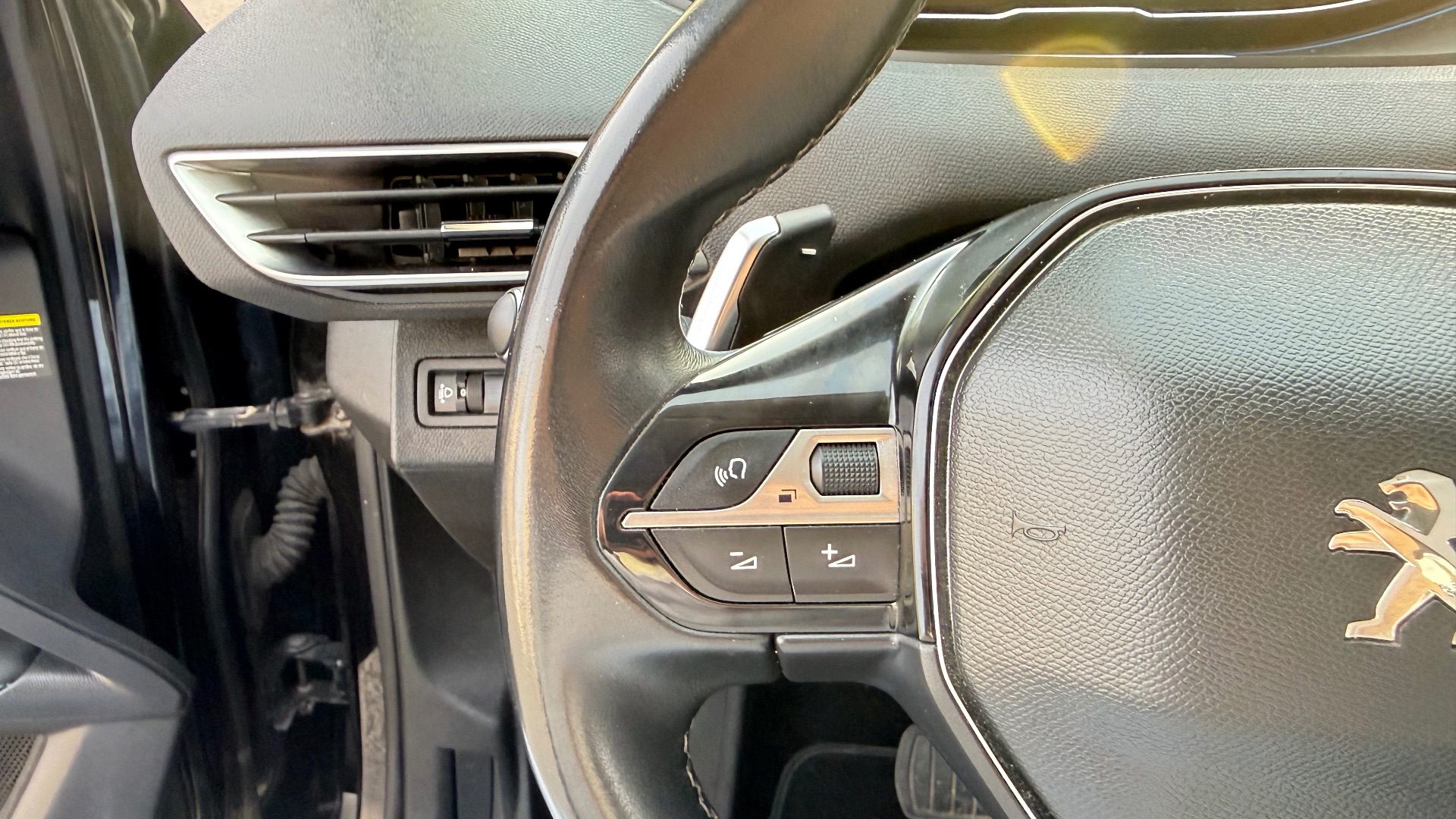 Peugeot 3008 1.6 HYBRID RECHARGEABLE e-EAT8 225ch ALLURE
