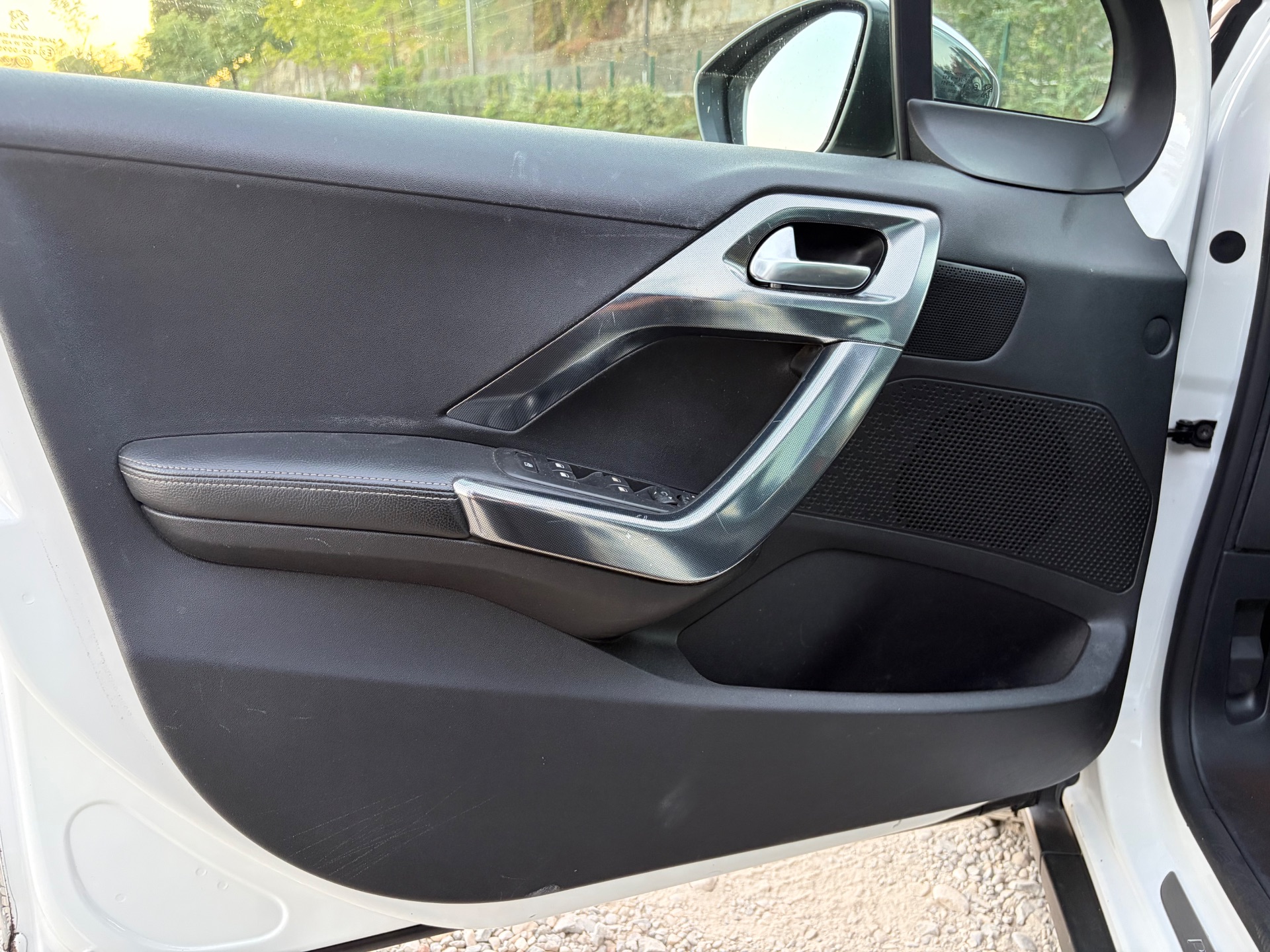 Peugeot 2008 1,6 Vti 120ch Feline Titane