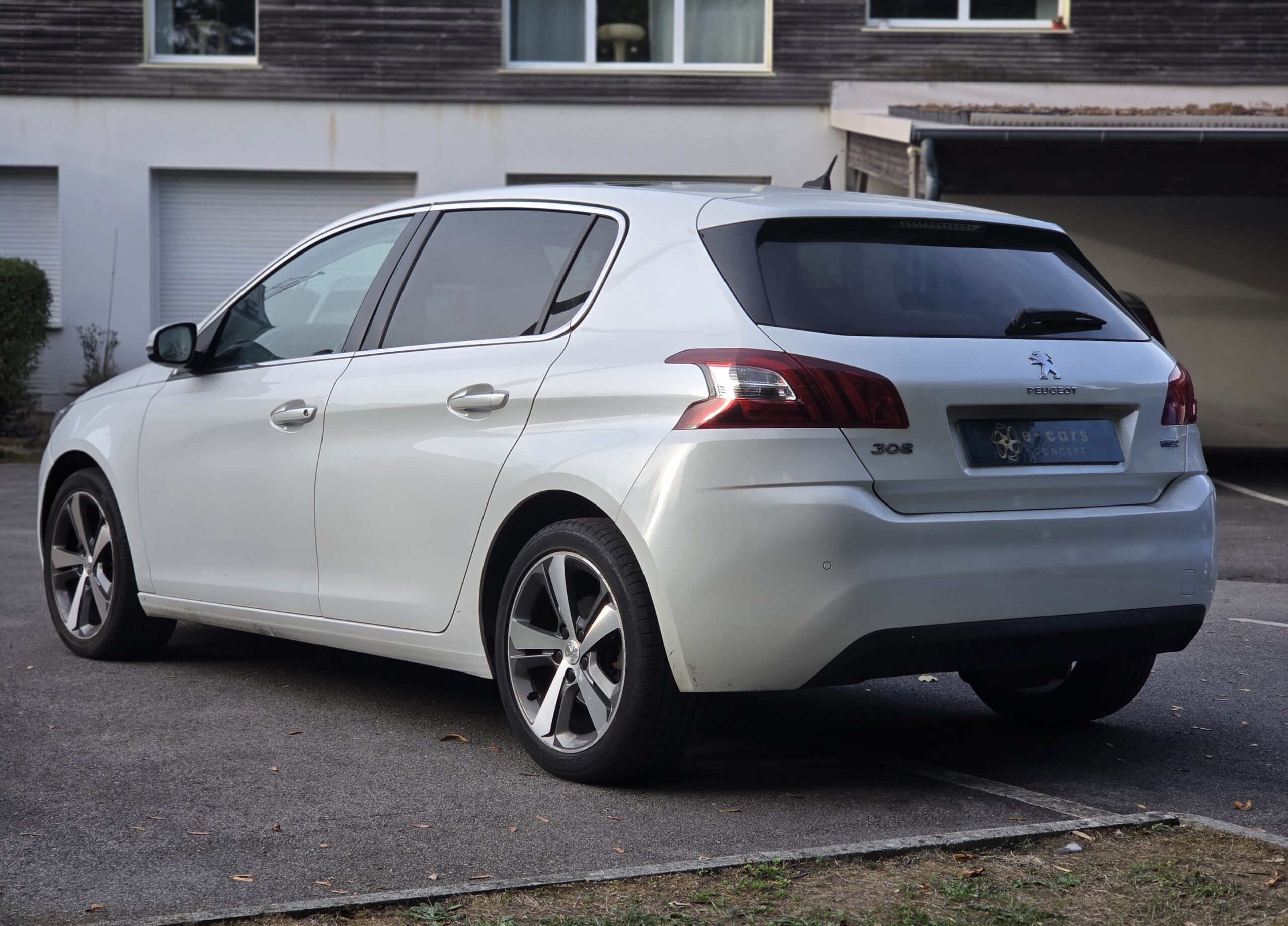 PEUGEOT 308 Féline – 1.2 PureTech 130ch BVM6