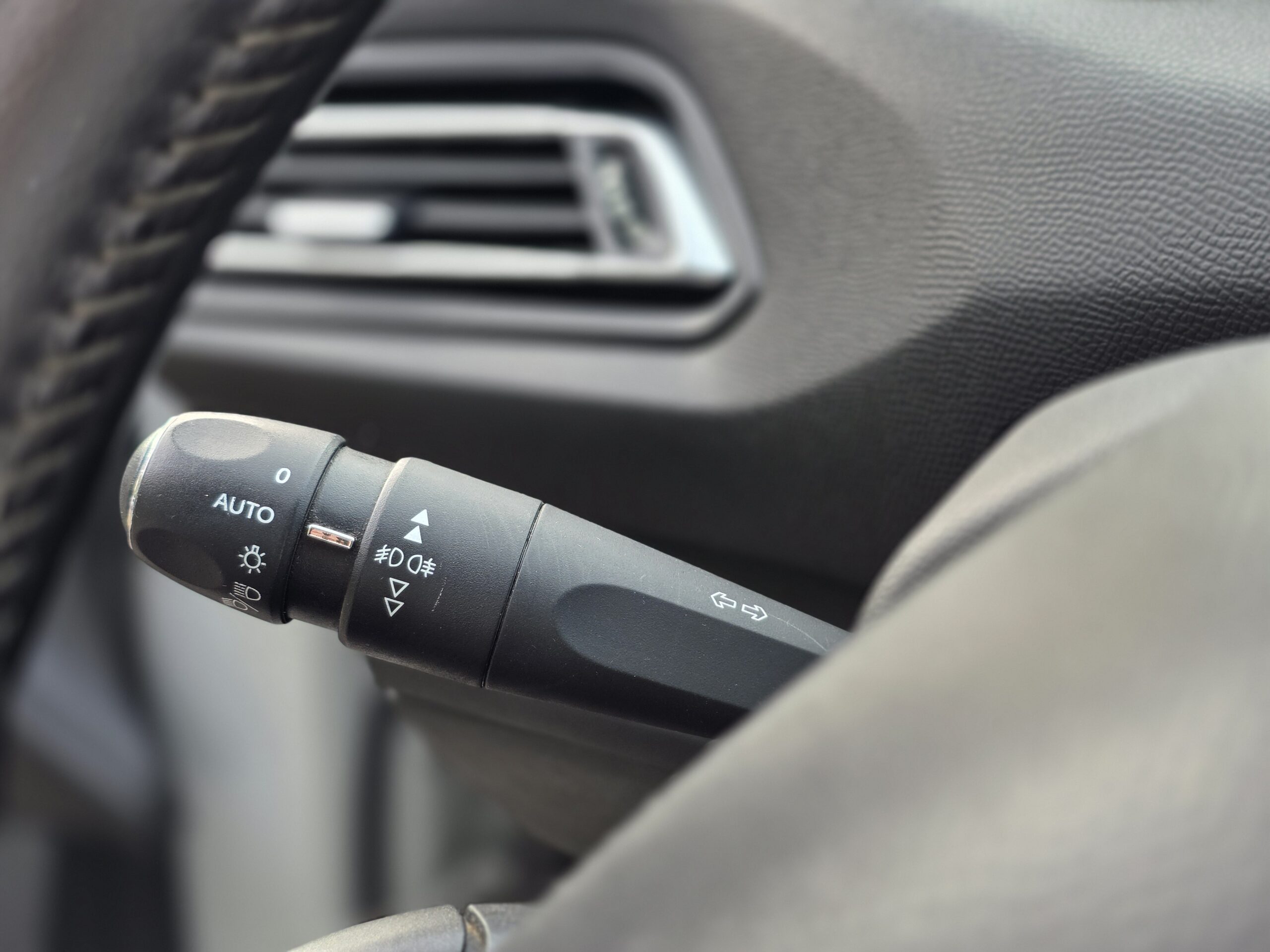 PEUGEOT 308 Féline – 1.2 PureTech 130ch BVM6