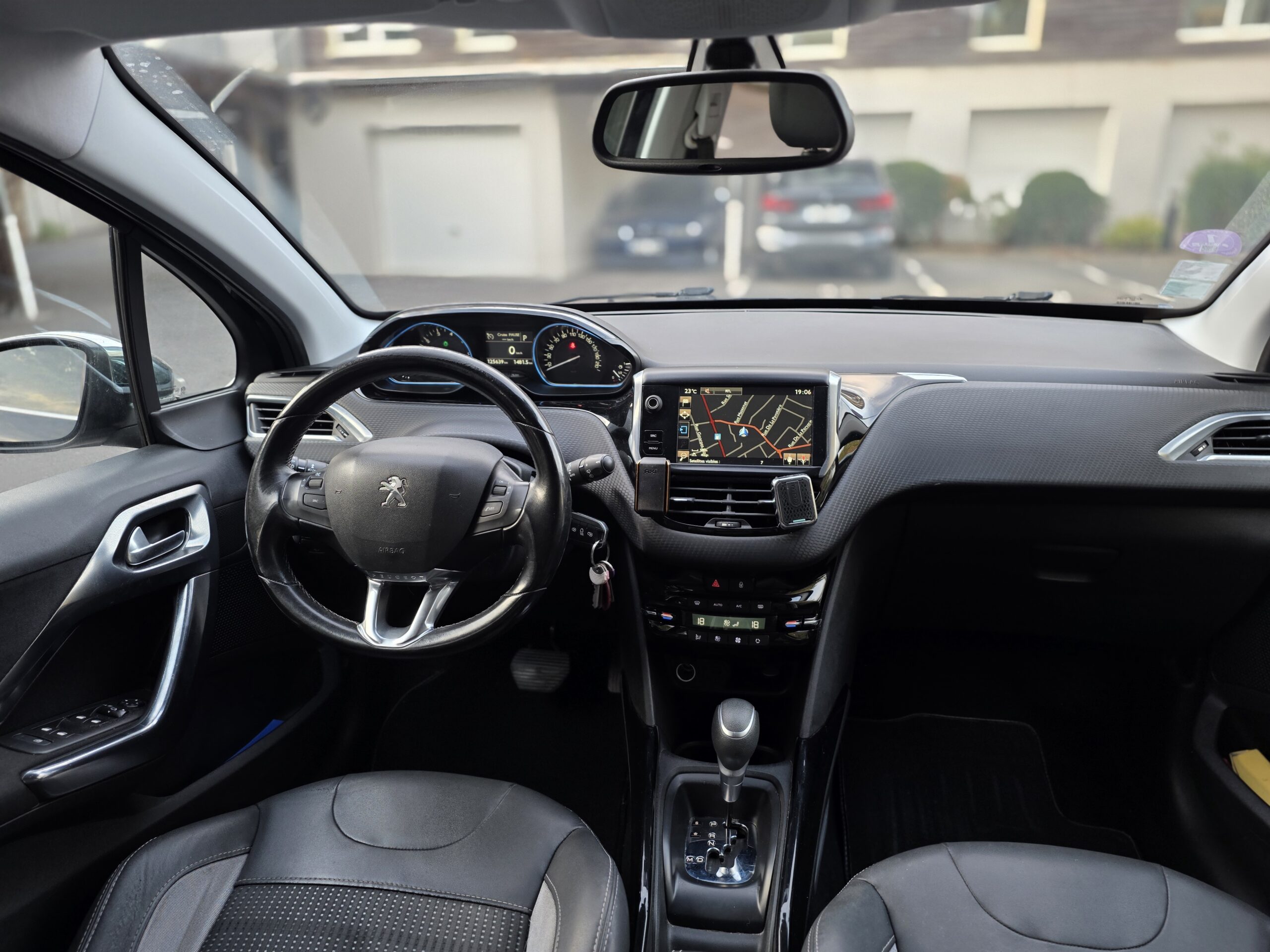 PEUGEOT 2008 – 1.2 PureTech 110ch EAT6 Finition ALLURE