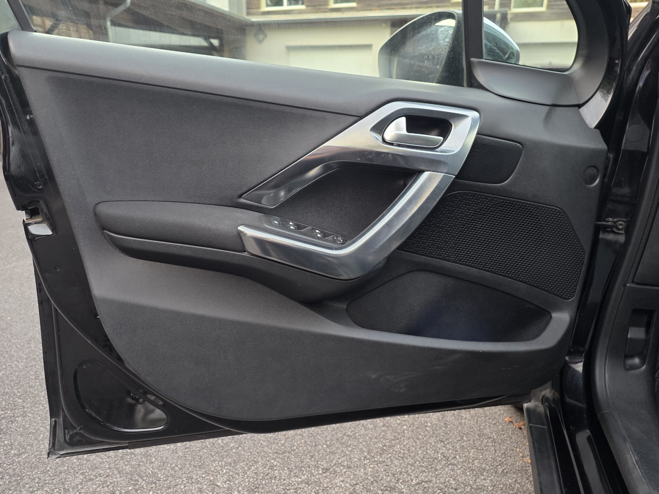 PEUGEOT 2008 – 1.2 PureTech 110ch EAT6 Finition ALLURE