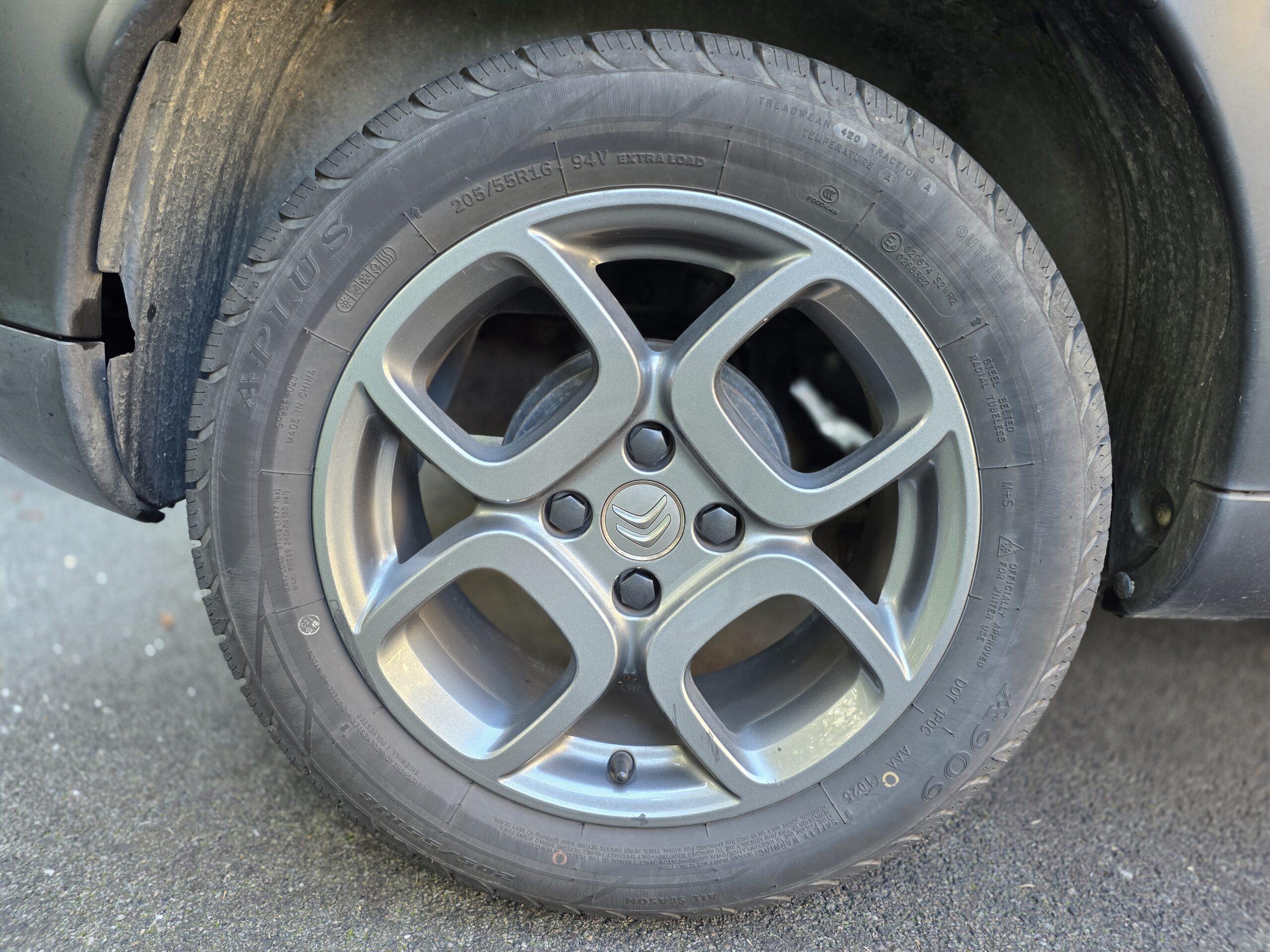 CITROËN C4 CACTUS – 1.2 PureTech 82ch BVM5 Finition SHINE