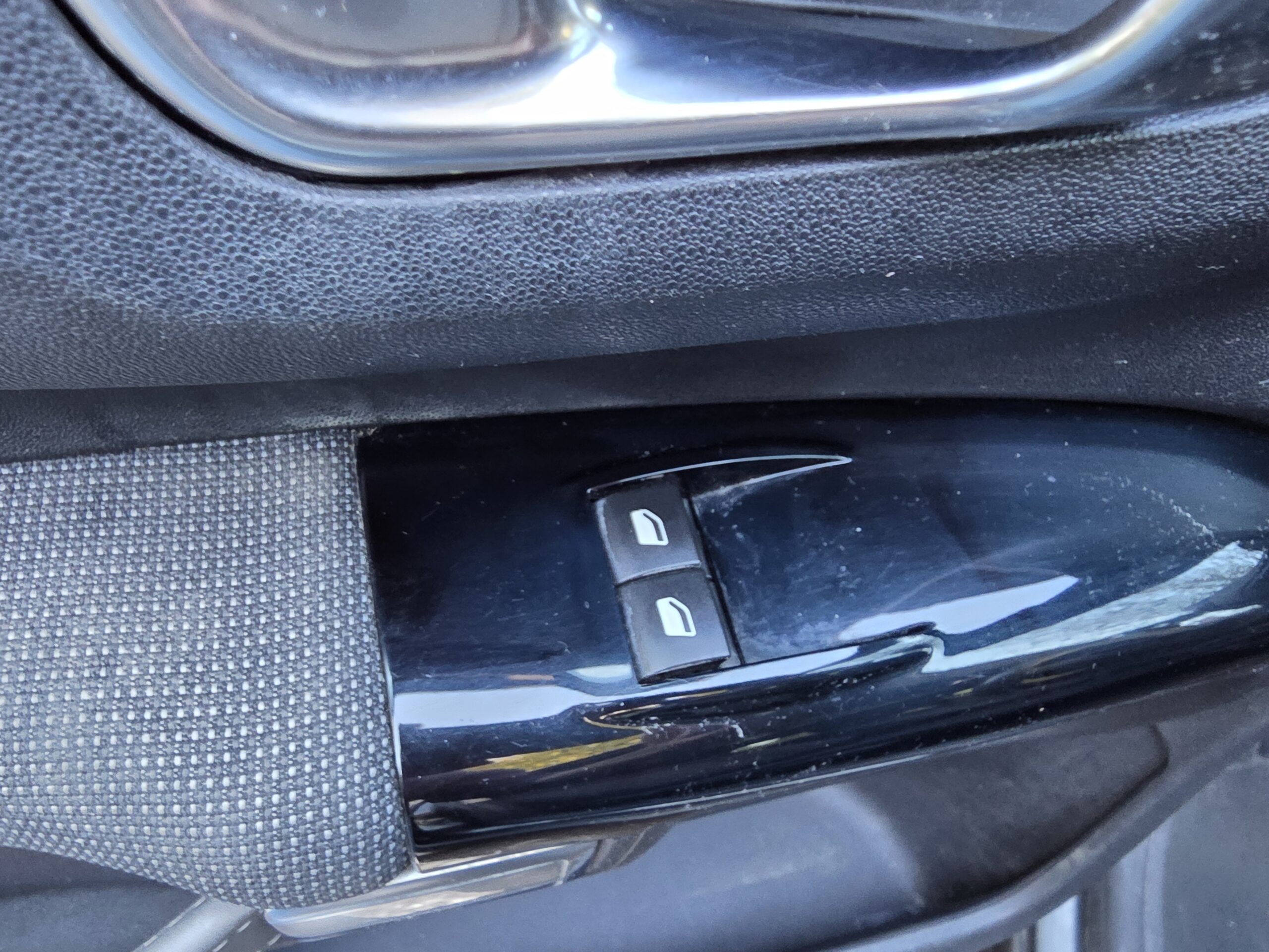 CITROËN C4 CACTUS – 1.2 PureTech 82ch BVM5 Finition SHINE