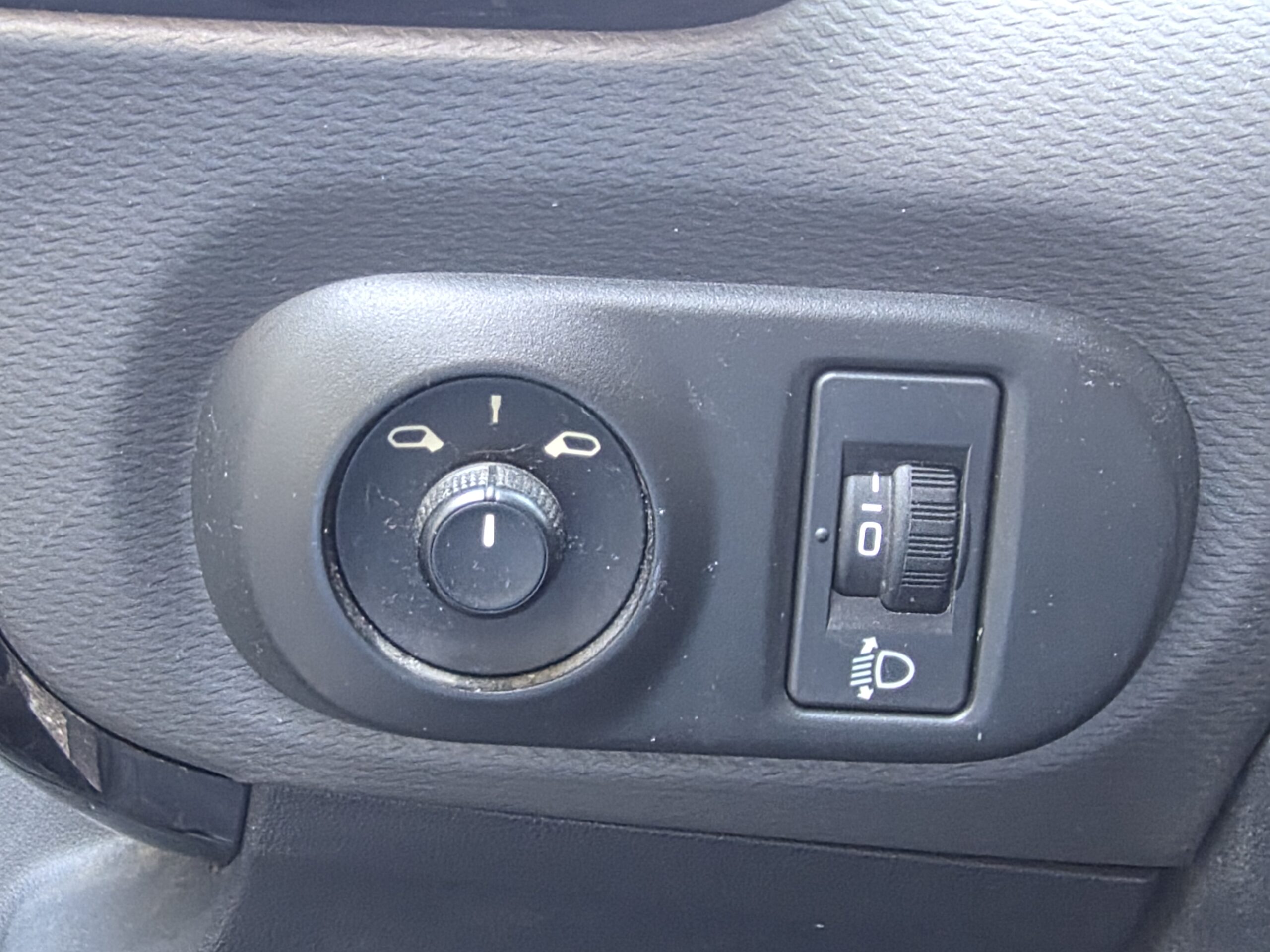 CITROËN C4 CACTUS – 1.2 PureTech 82ch BVM5 Finition SHINE