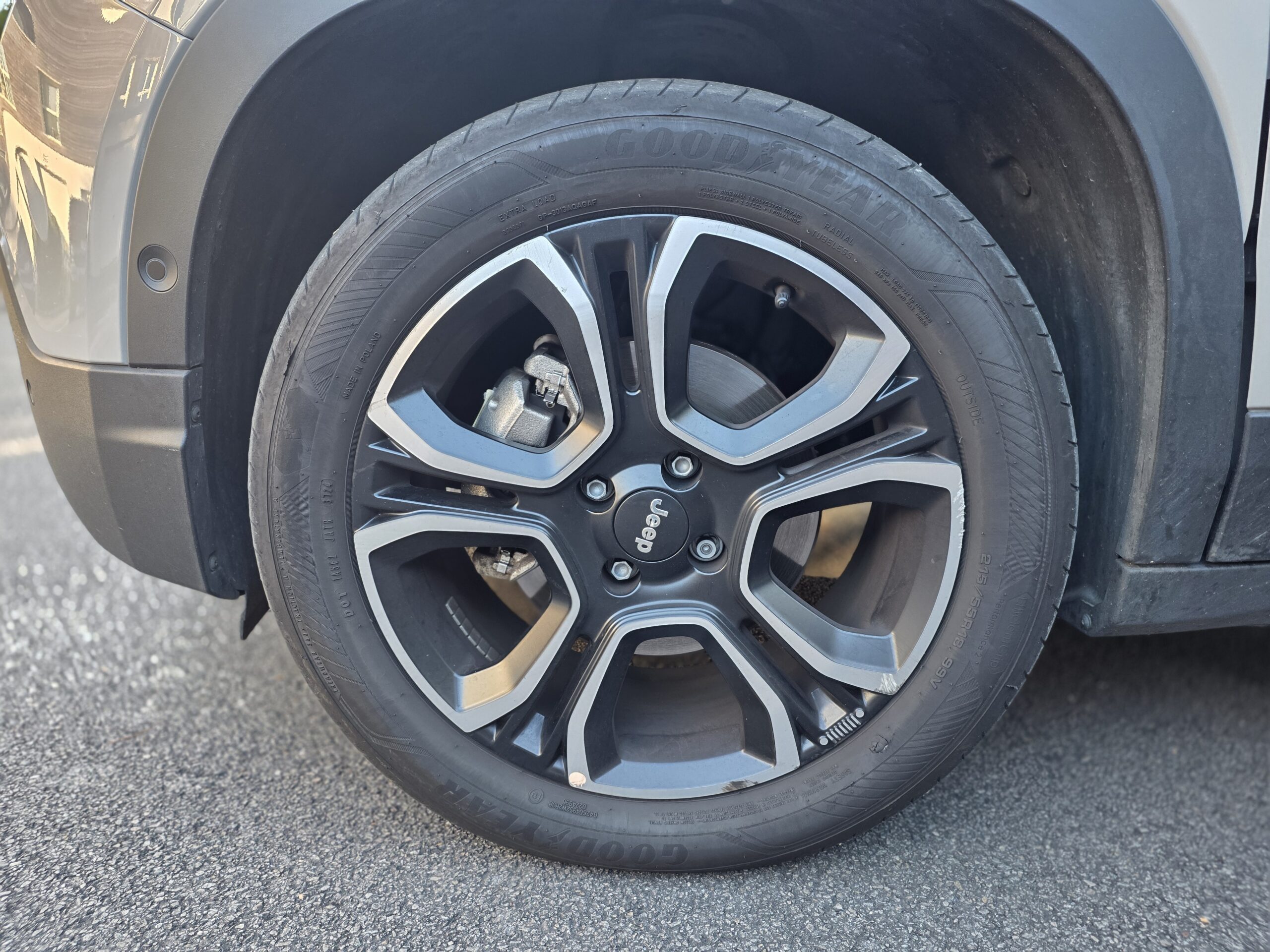 JEEP AVENGER – 1.2 Turbo e-Hybrid 110 ch Boîte automatique e-DCS6 Finition SUMMIT