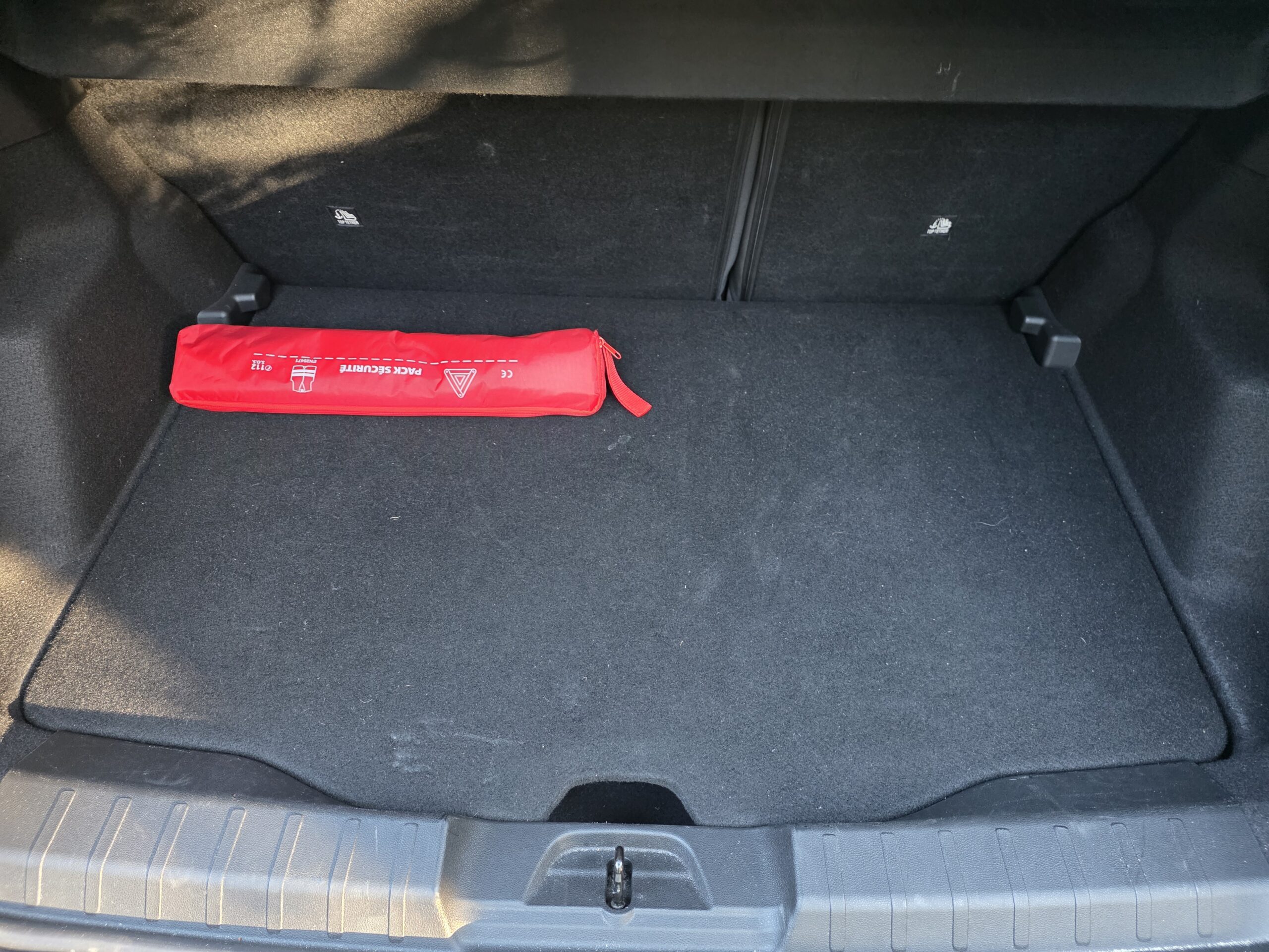 JEEP AVENGER – 1.2 Turbo e-Hybrid 110 ch Boîte automatique e-DCS6 Finition SUMMIT