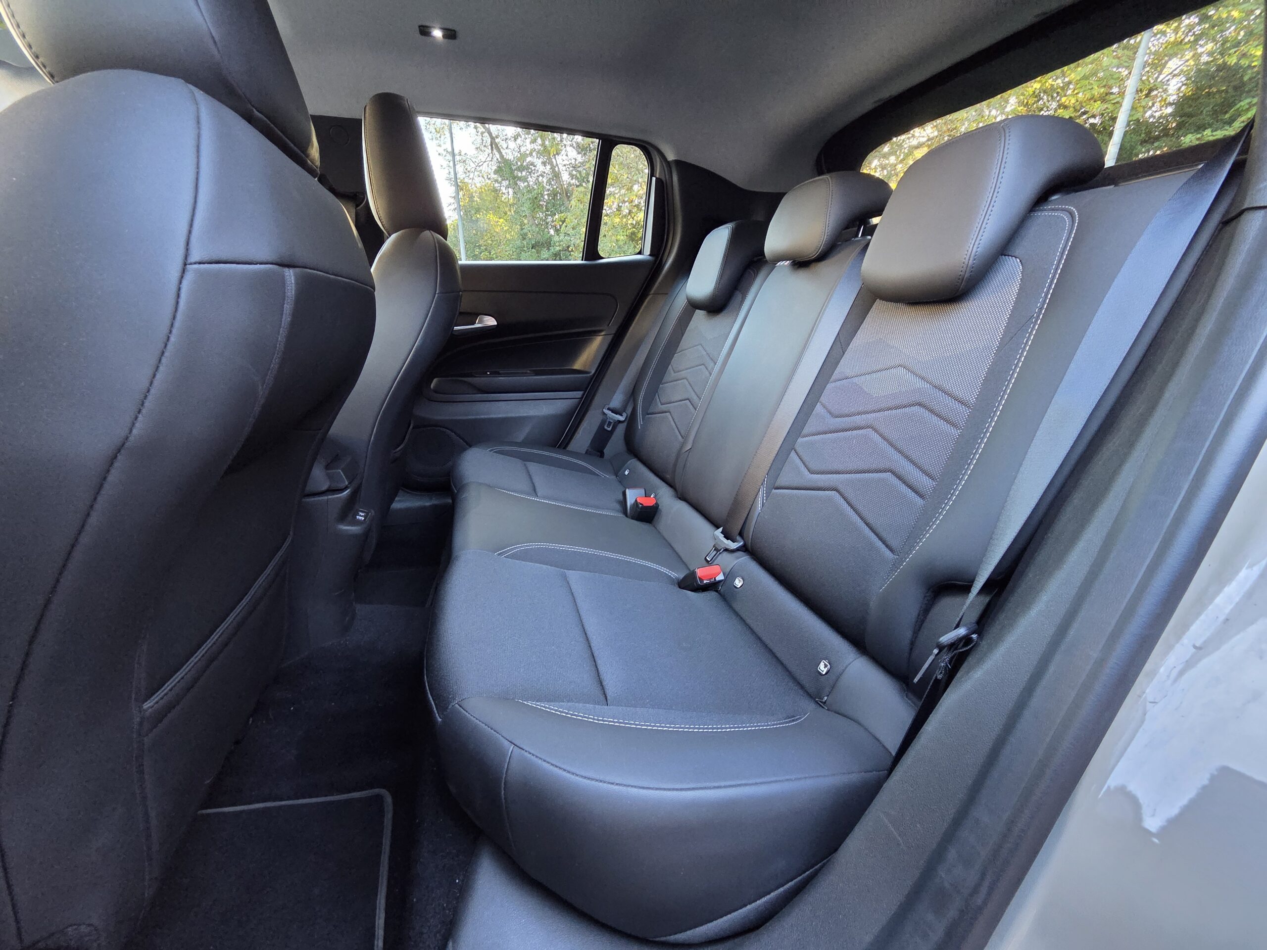 JEEP AVENGER – 1.2 Turbo e-Hybrid 110 ch Boîte automatique e-DCS6 Finition SUMMIT