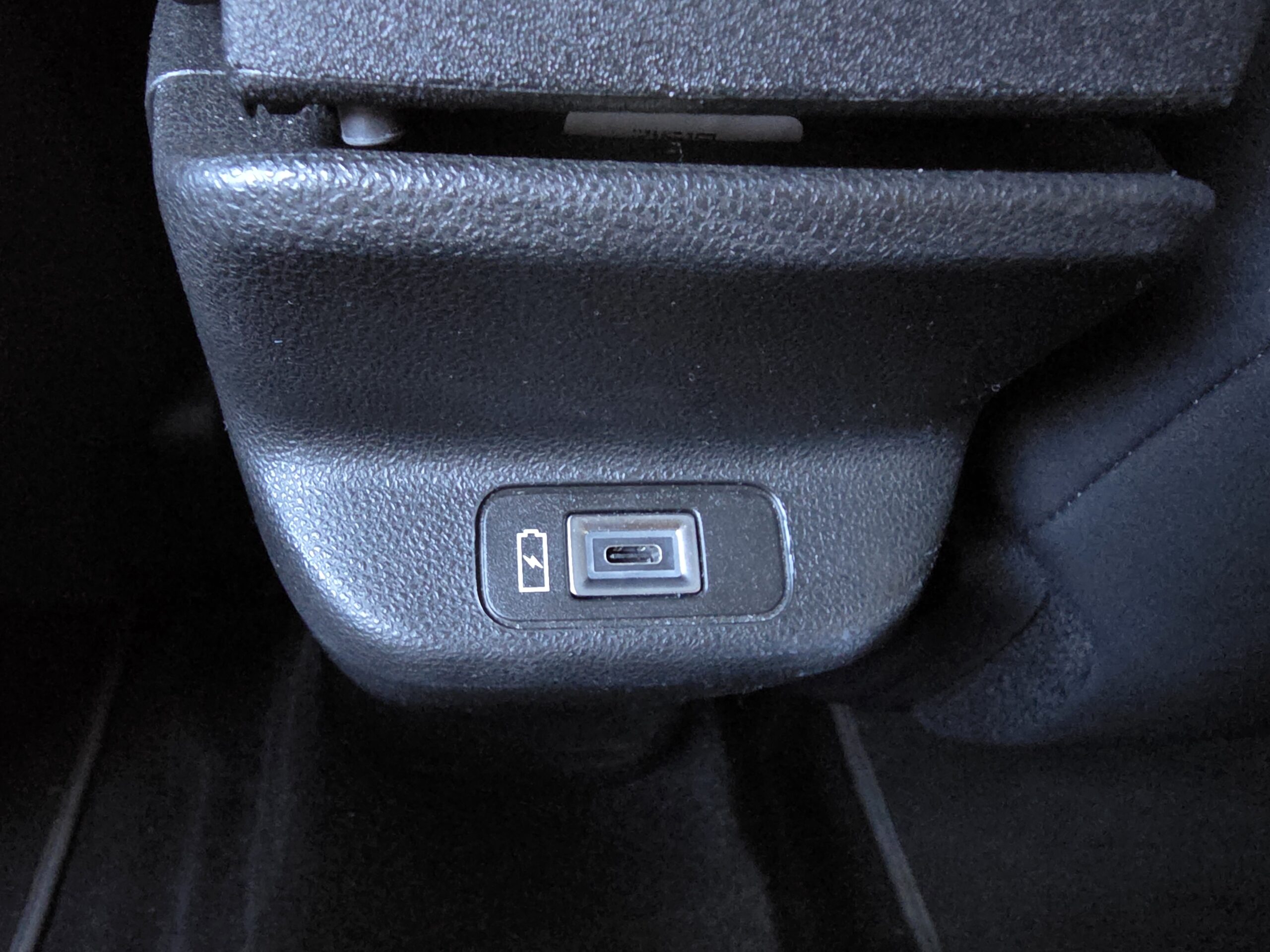 JEEP AVENGER – 1.2 Turbo e-Hybrid 110 ch Boîte automatique e-DCS6 Finition SUMMIT