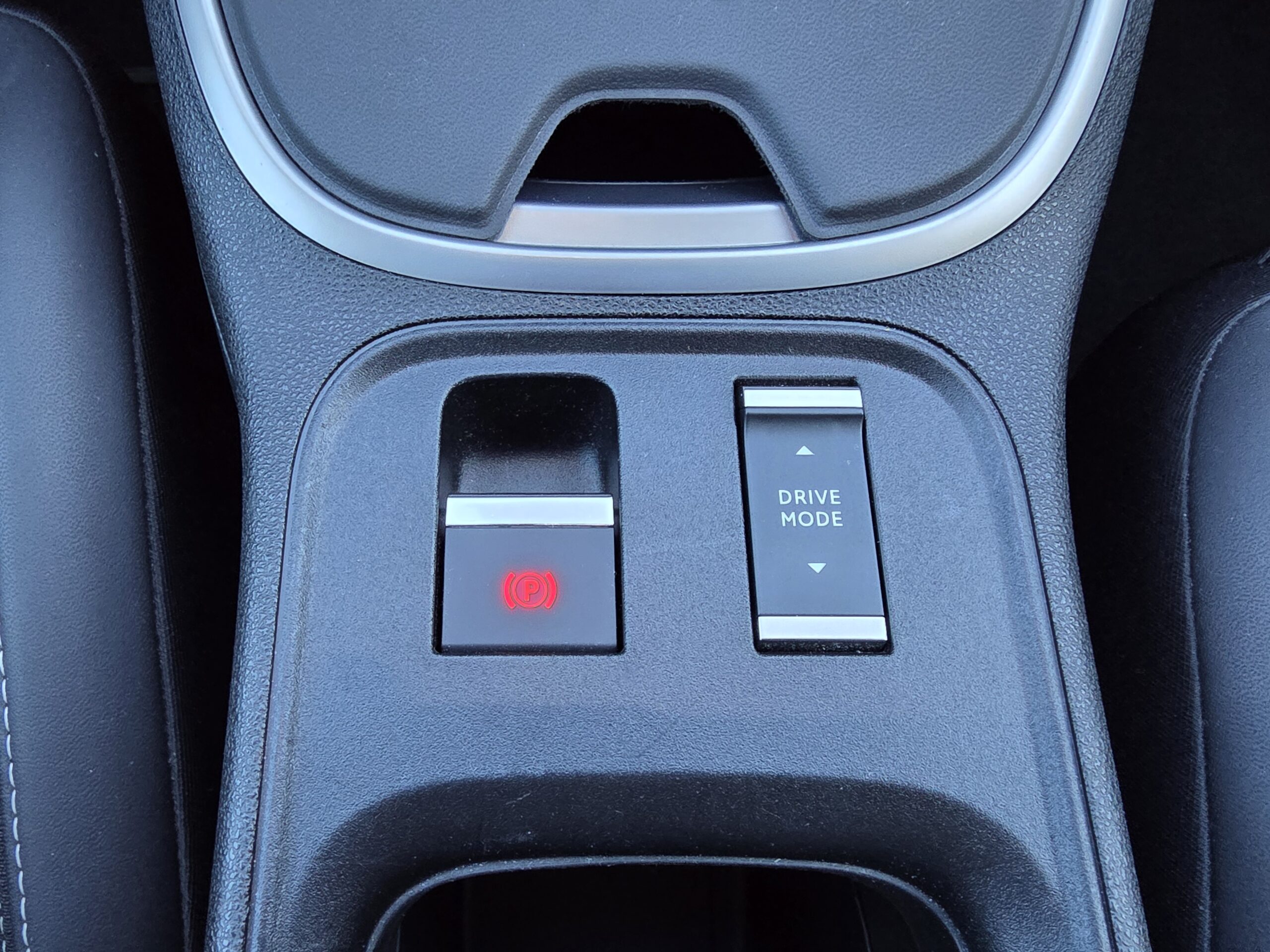 JEEP AVENGER – 1.2 Turbo e-Hybrid 110 ch Boîte automatique e-DCS6 Finition SUMMIT