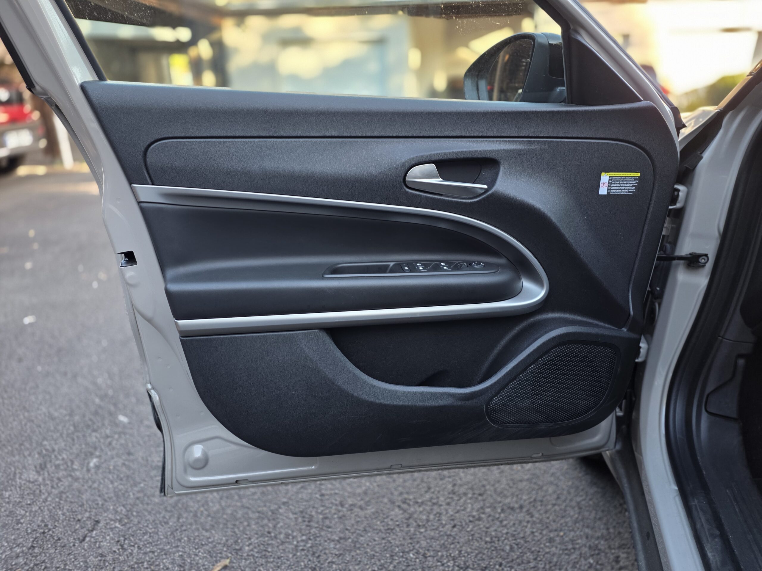 JEEP AVENGER – 1.2 Turbo e-Hybrid 110 ch Boîte automatique e-DCS6 Finition SUMMIT