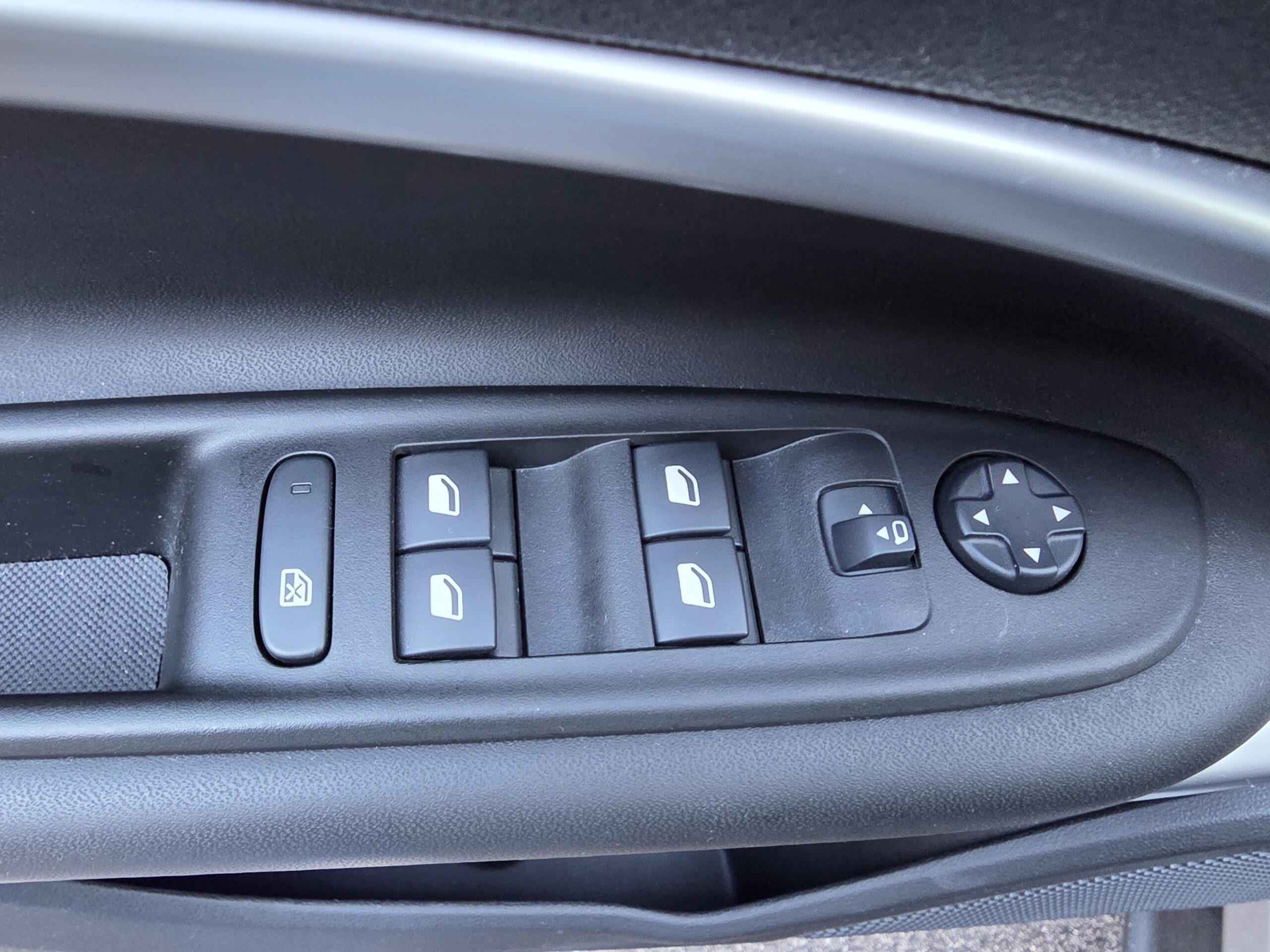 JEEP AVENGER – 1.2 Turbo e-Hybrid 110 ch Boîte automatique e-DCS6 Finition SUMMIT