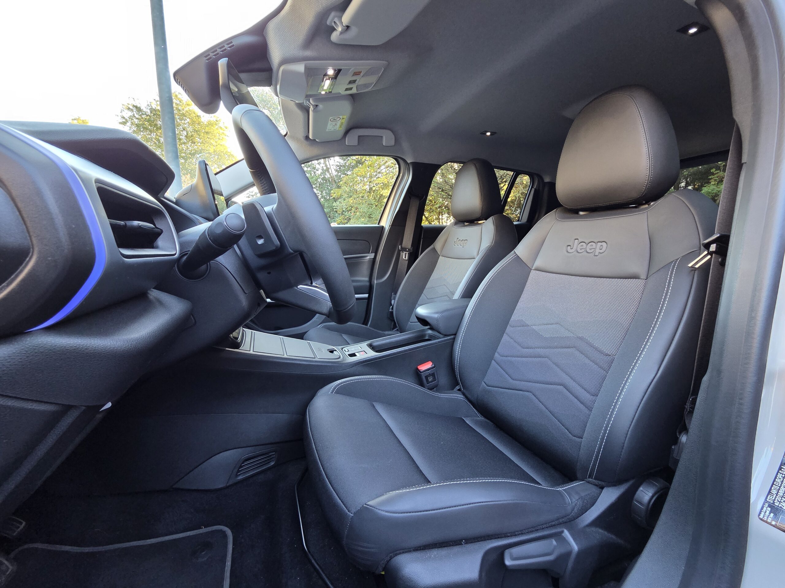 JEEP AVENGER – 1.2 Turbo e-Hybrid 110 ch Boîte automatique e-DCS6 Finition SUMMIT