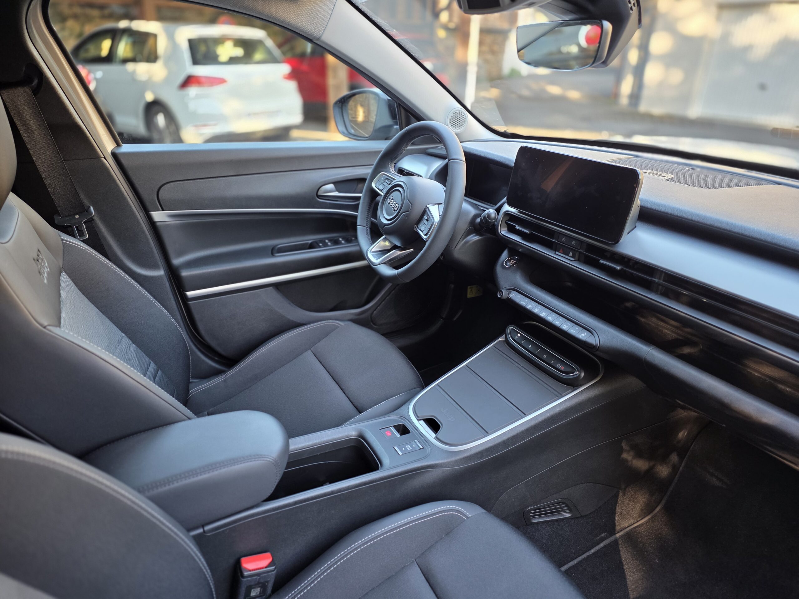 JEEP AVENGER – 1.2 Turbo e-Hybrid 110 ch Boîte automatique e-DCS6 Finition SUMMIT