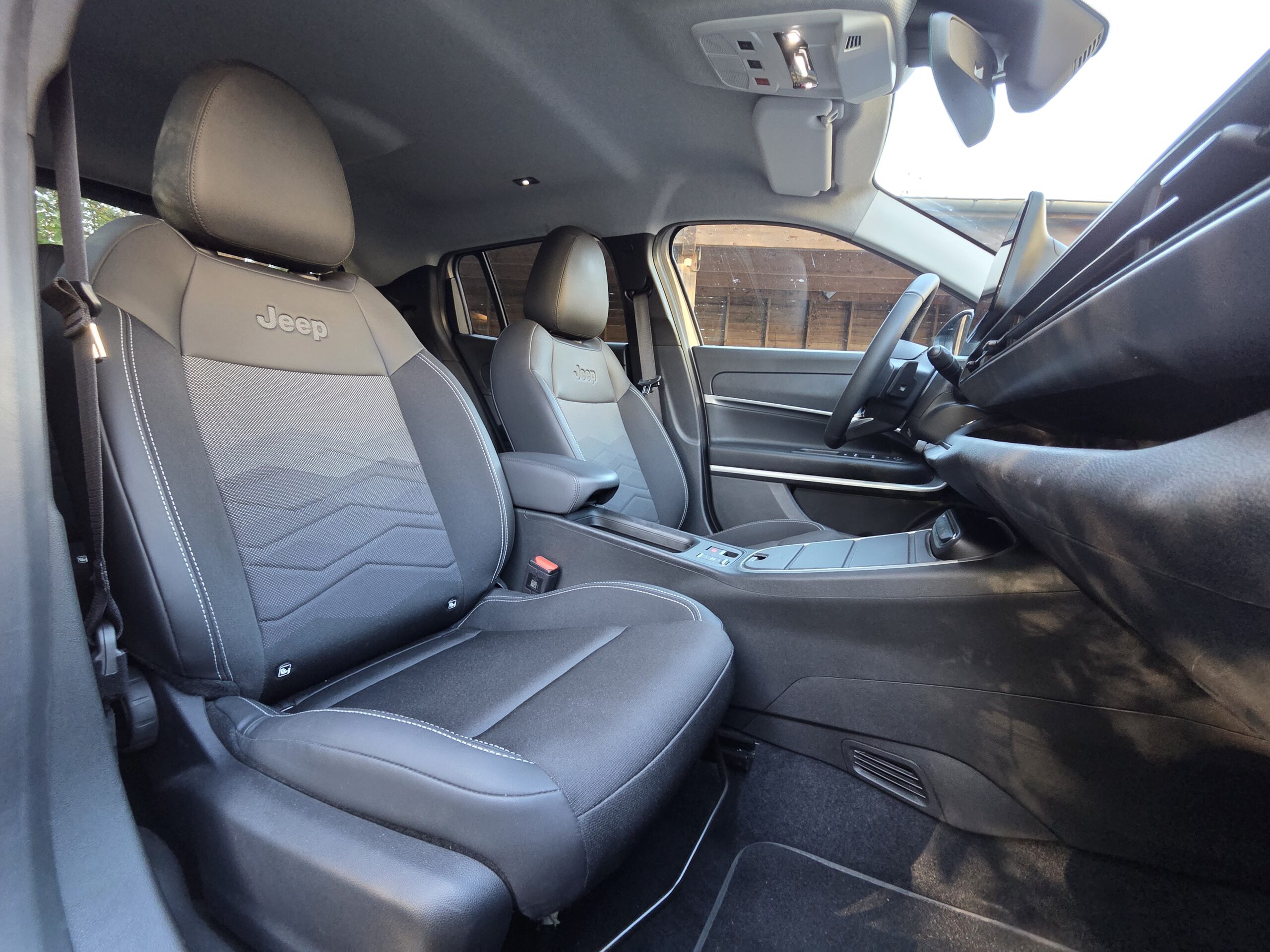 JEEP AVENGER – 1.2 Turbo e-Hybrid 110 ch Boîte automatique e-DCS6 Finition SUMMIT