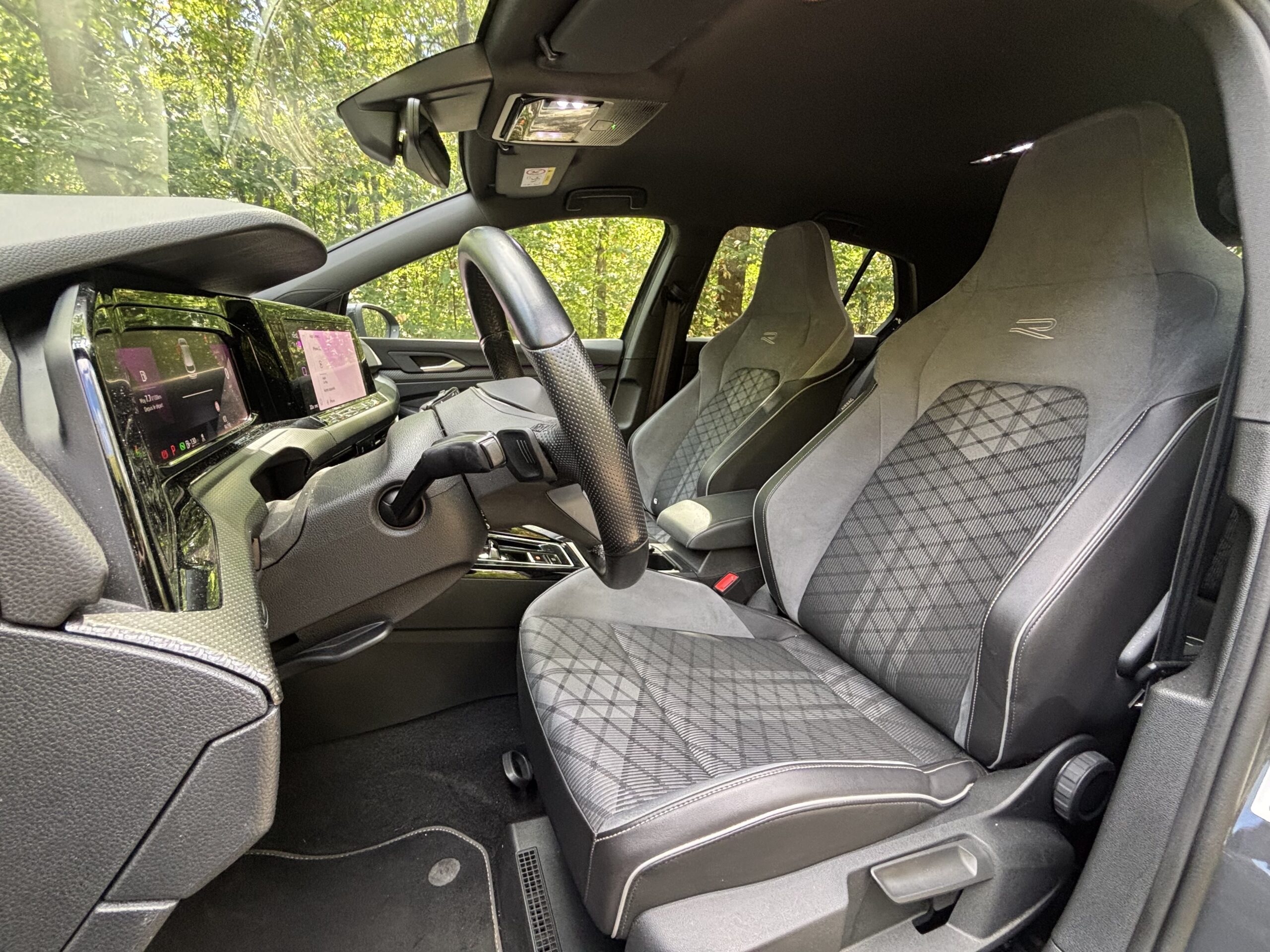 VOLKSWAGEN Golf VIII 1.5 eTSi DSG7 150 R LINE